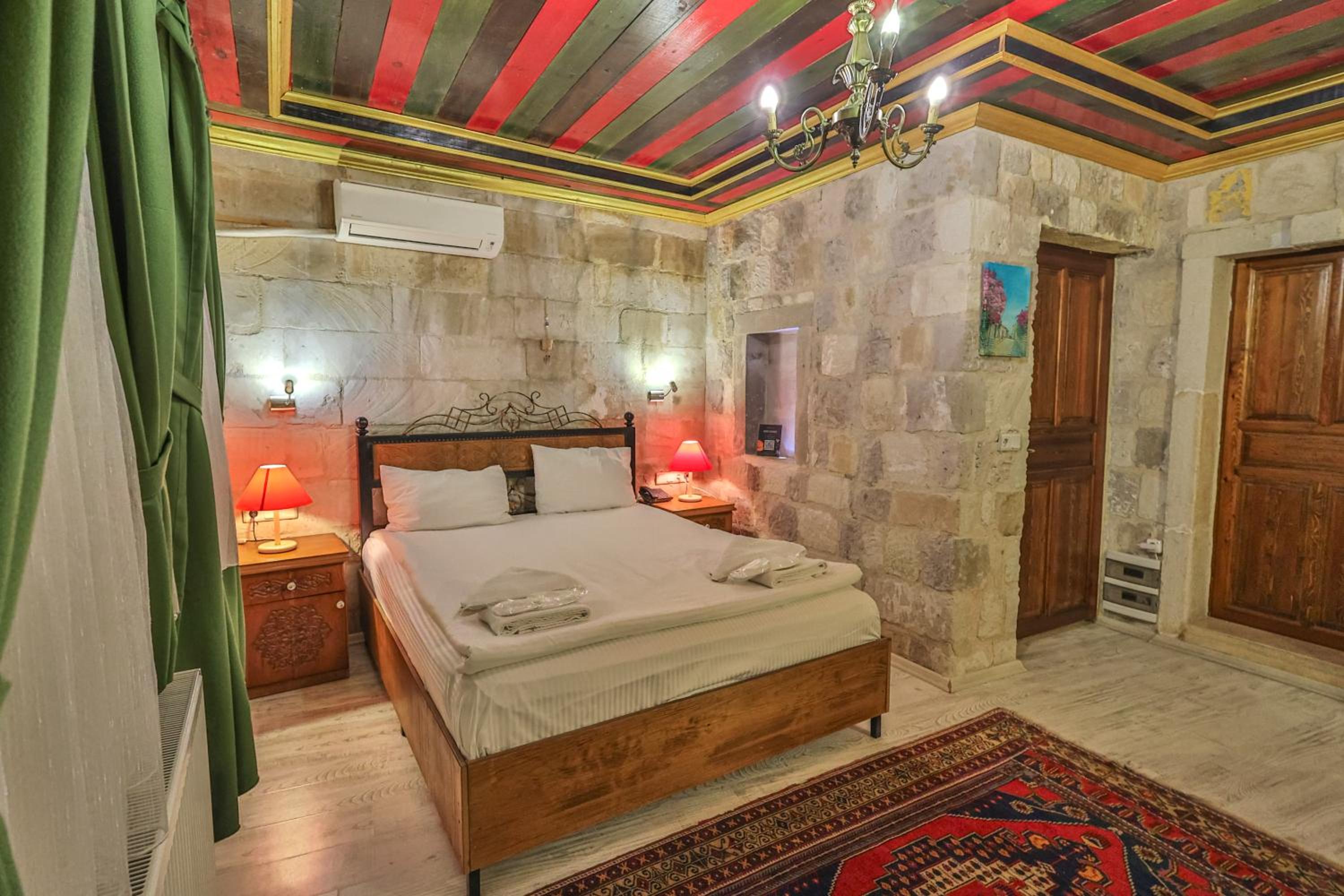 Bedrock Cave Hotel - Image 153