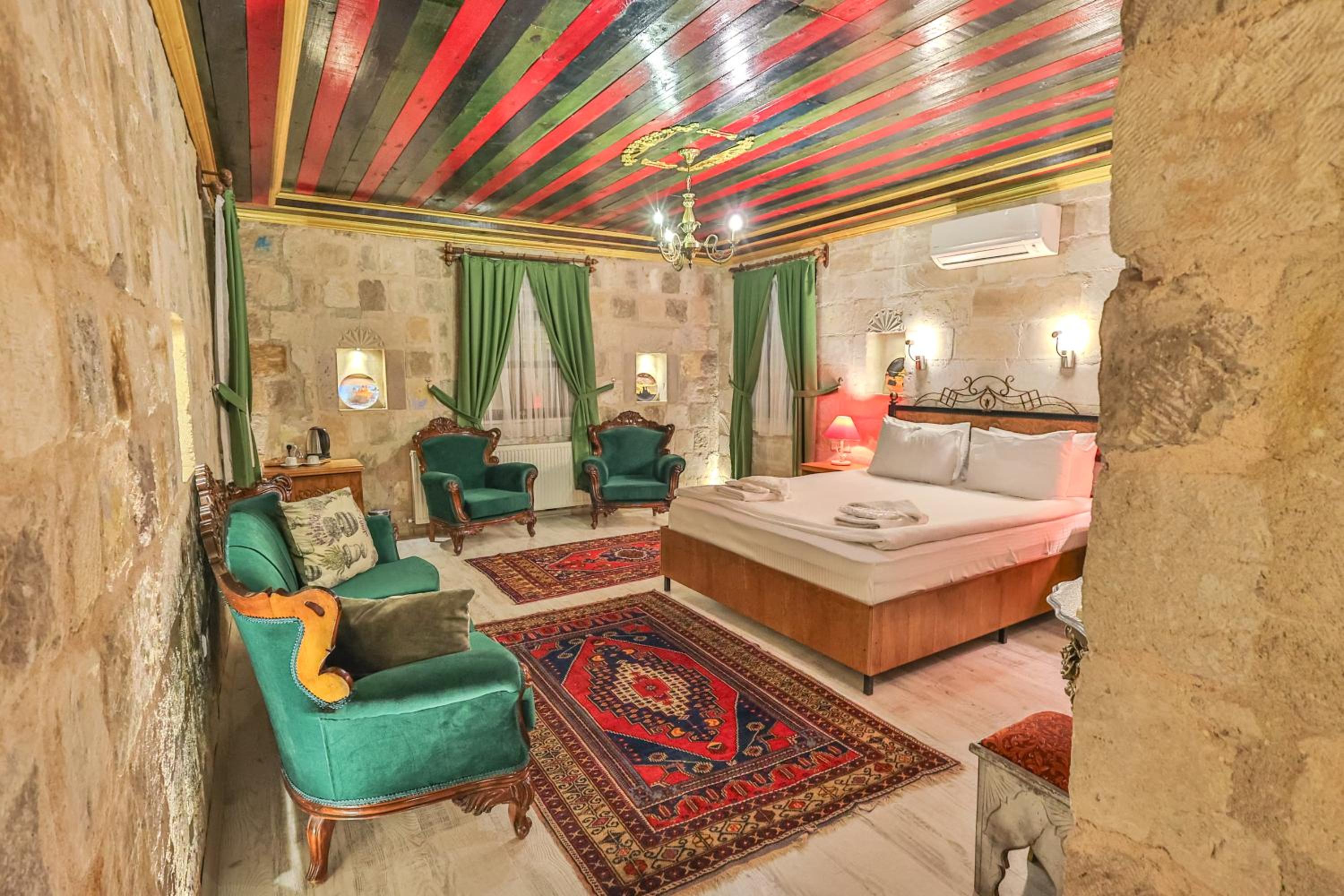 Bedrock Cave Hotel - Image 159