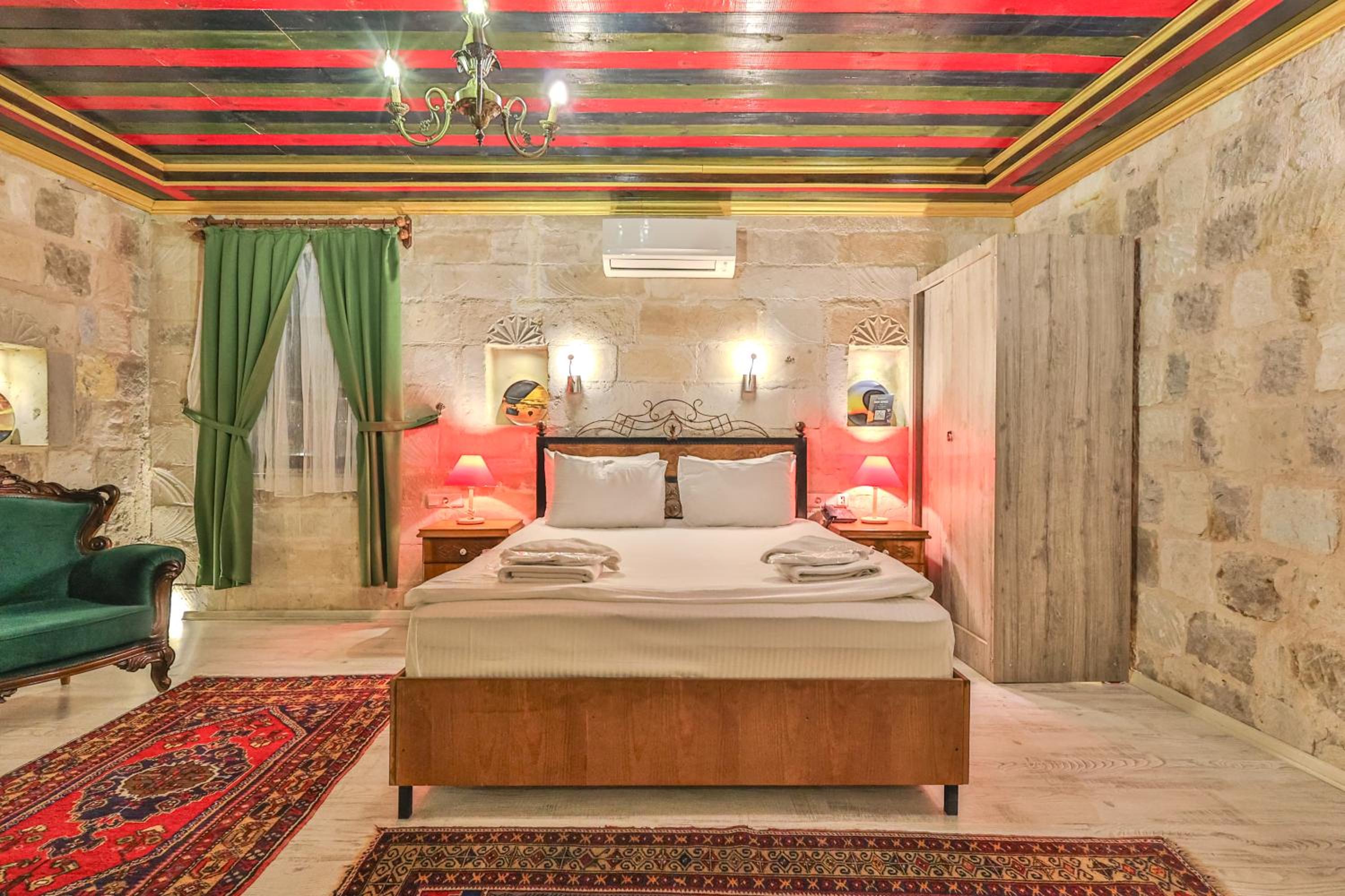 Bedrock Cave Hotel - Image 155