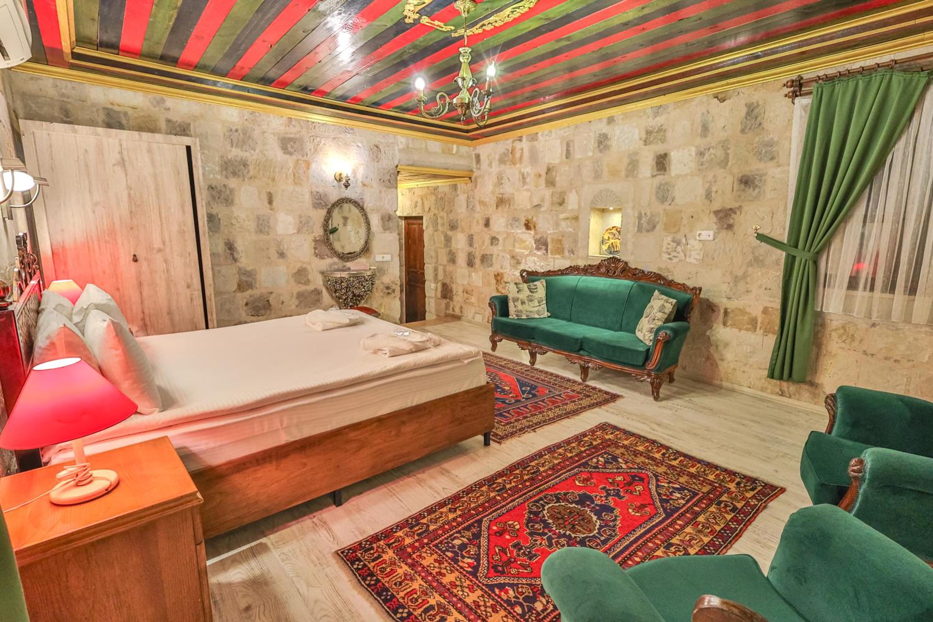 Bedrock Cave Hotel - Image 164