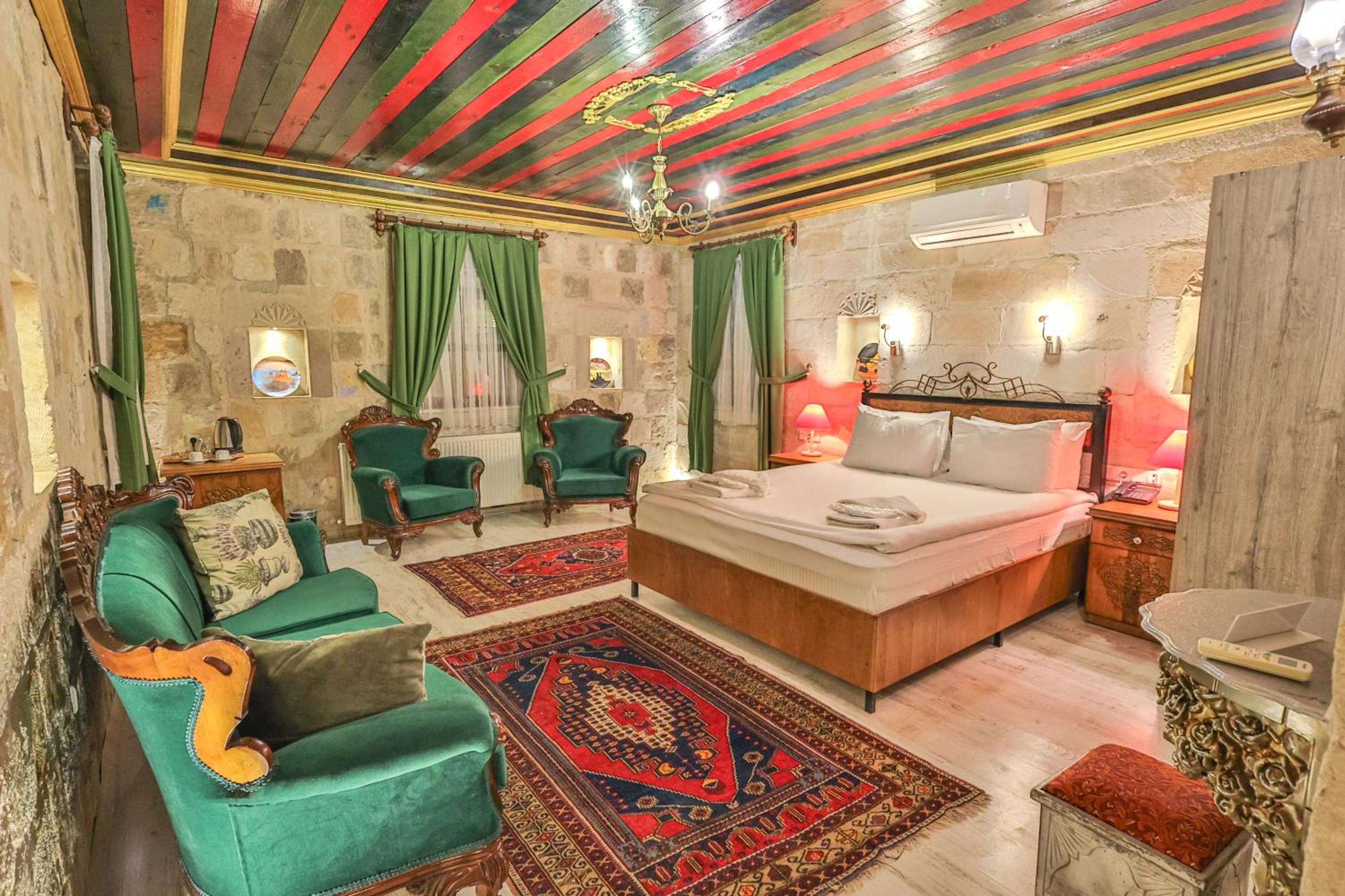 Bedrock Cave Hotel - Image 163