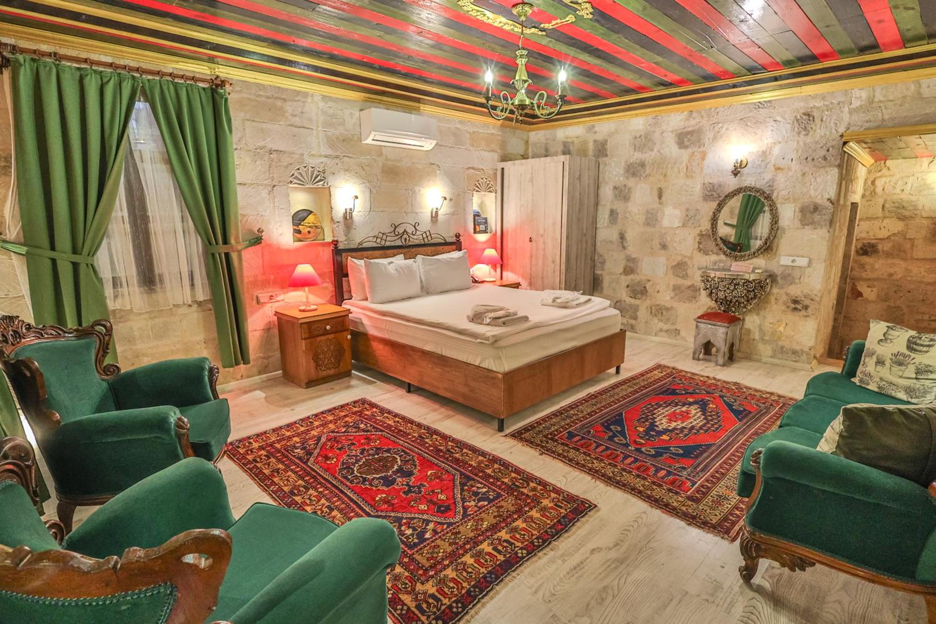 Bedrock Cave Hotel - Image 157