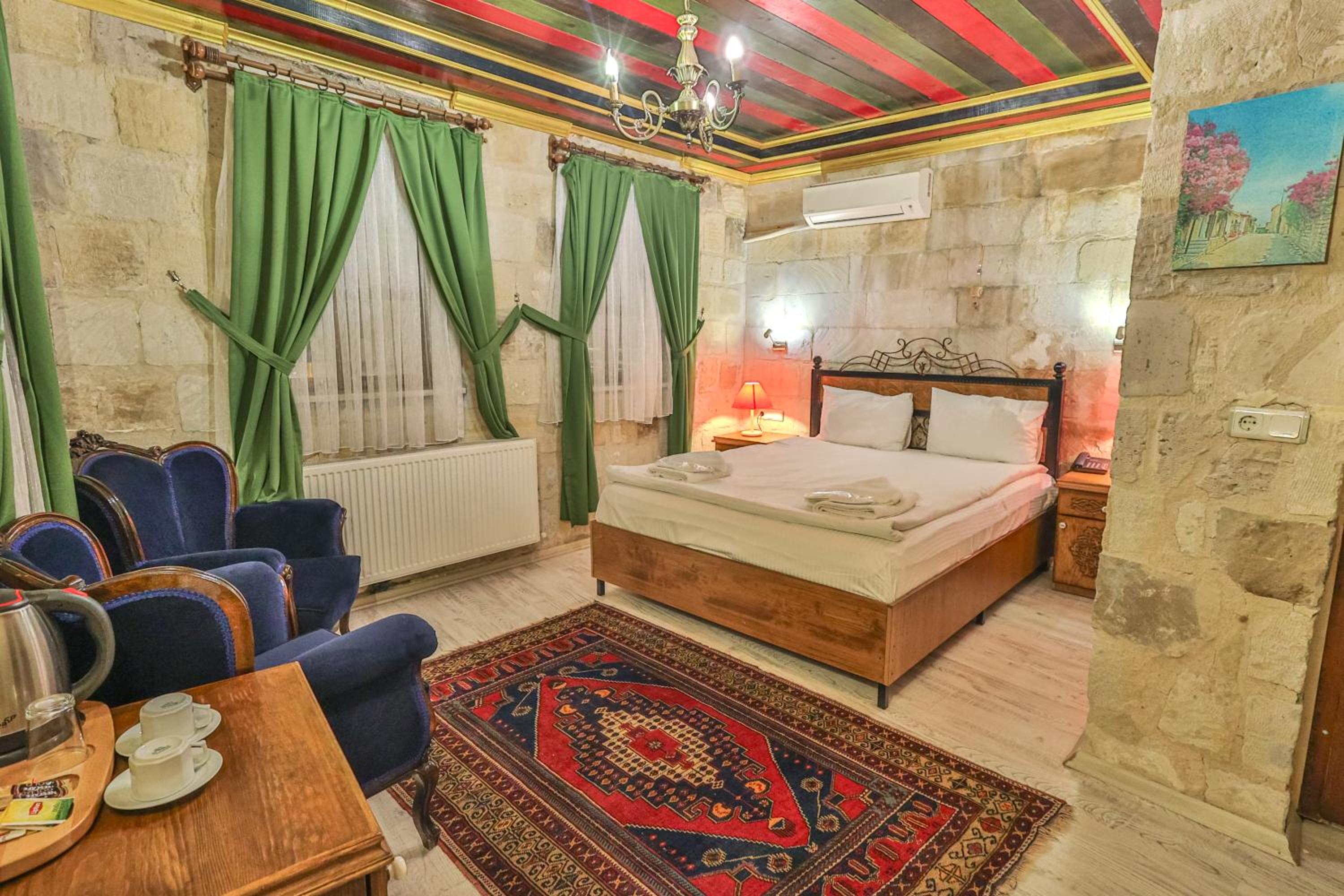 Bedrock Cave Hotel - Image 158