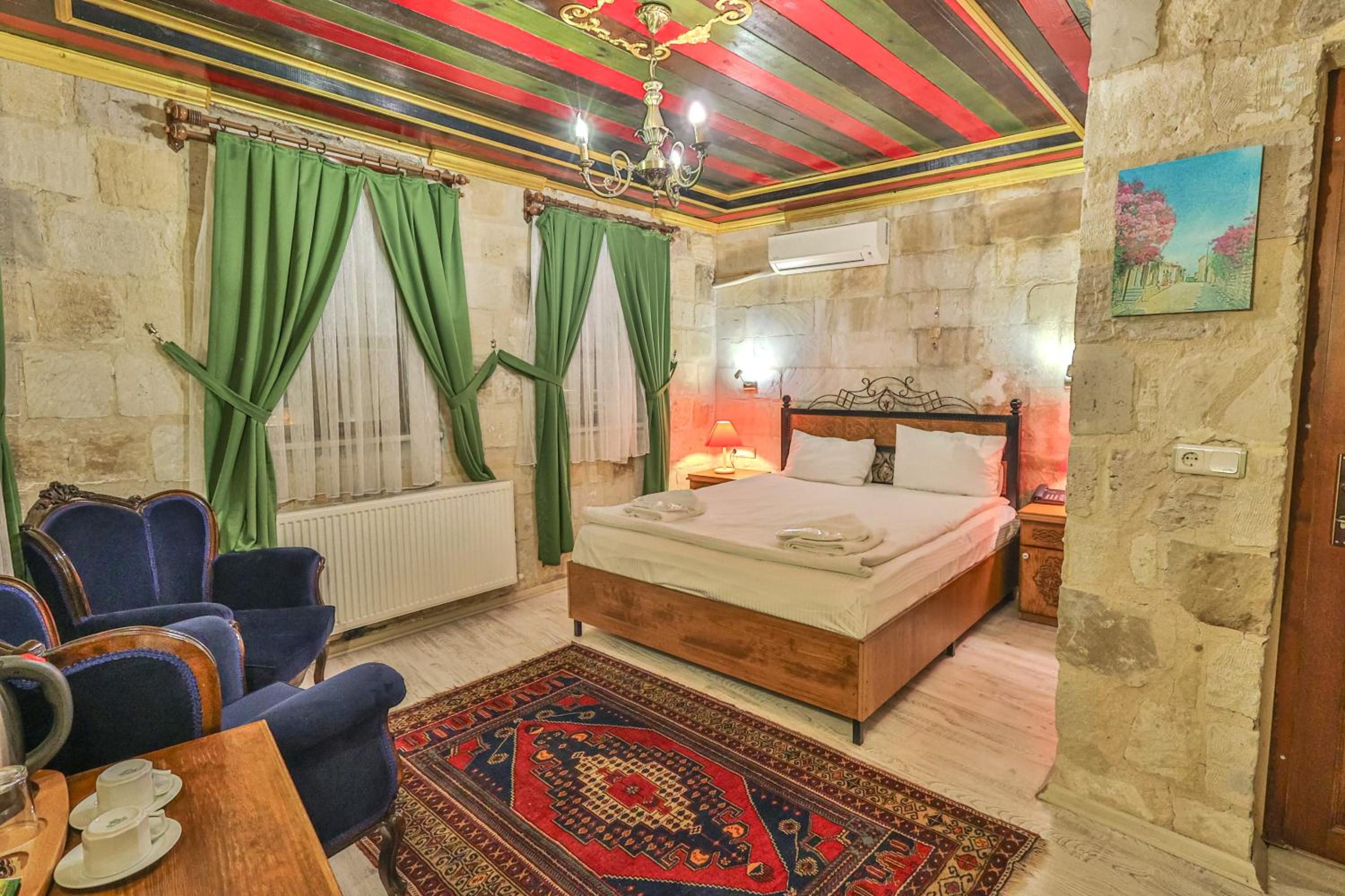 Bedrock Cave Hotel - Image 76