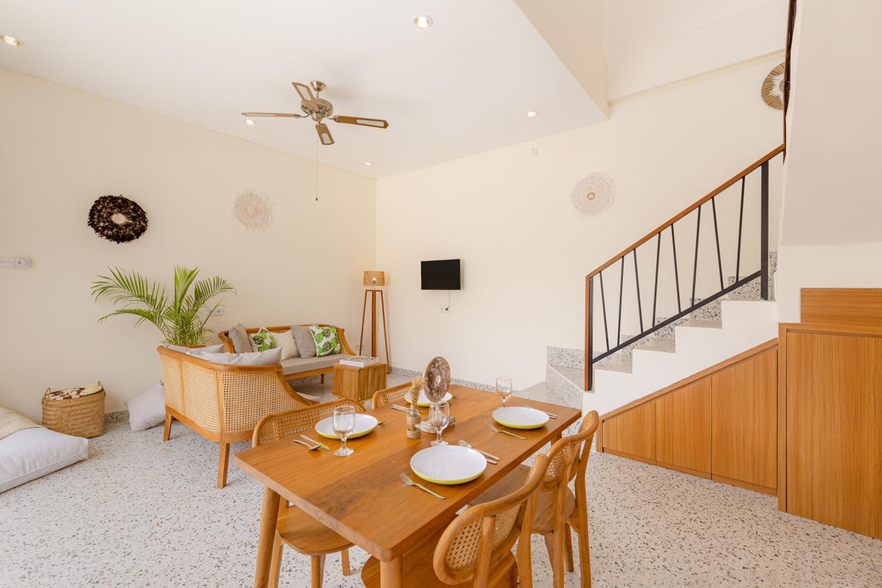 Villa Balia-Elegant 3BDR Villa with Pool & Comfort — dining