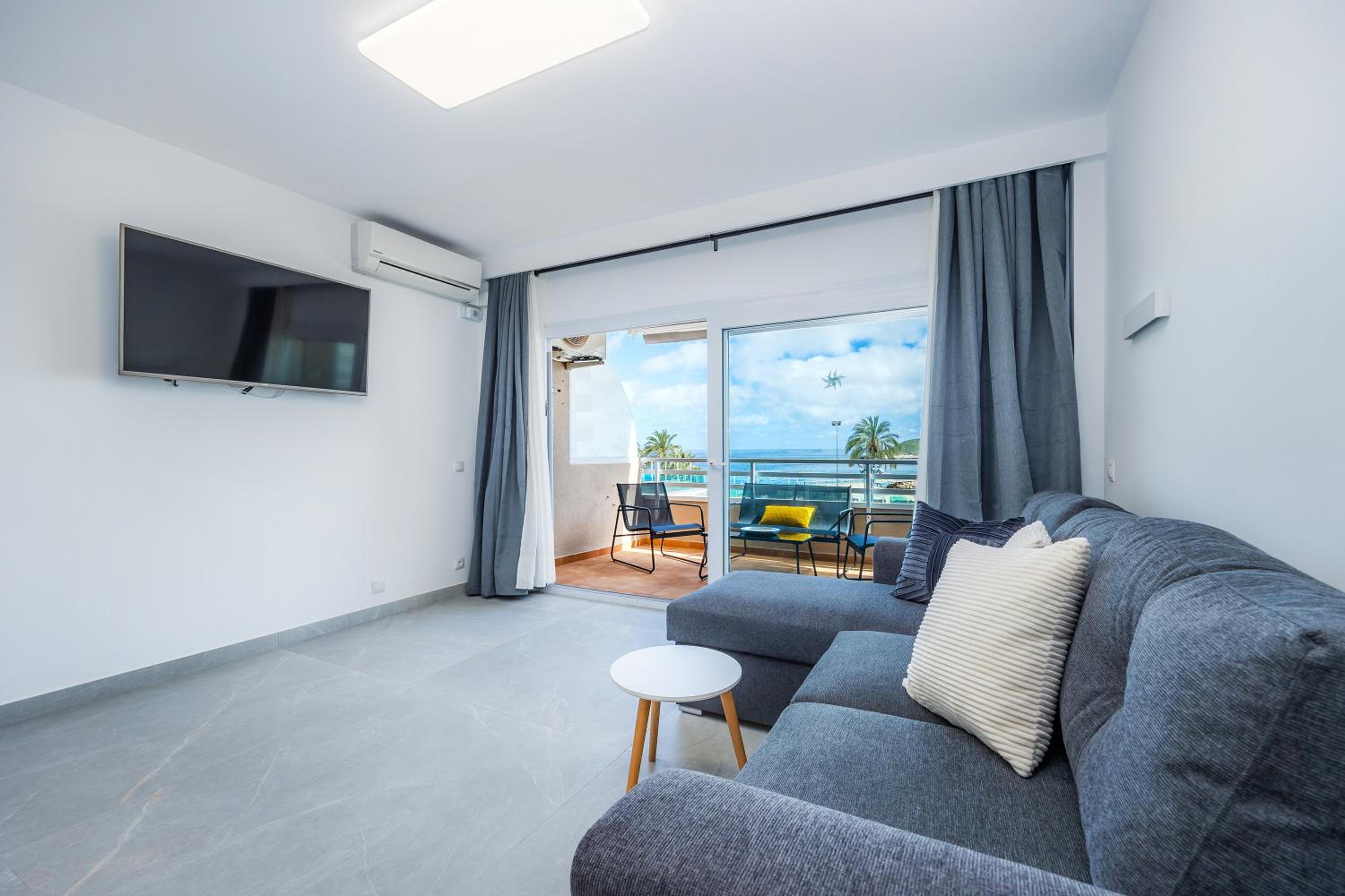 First Line Mediterranean Apartment photo 3