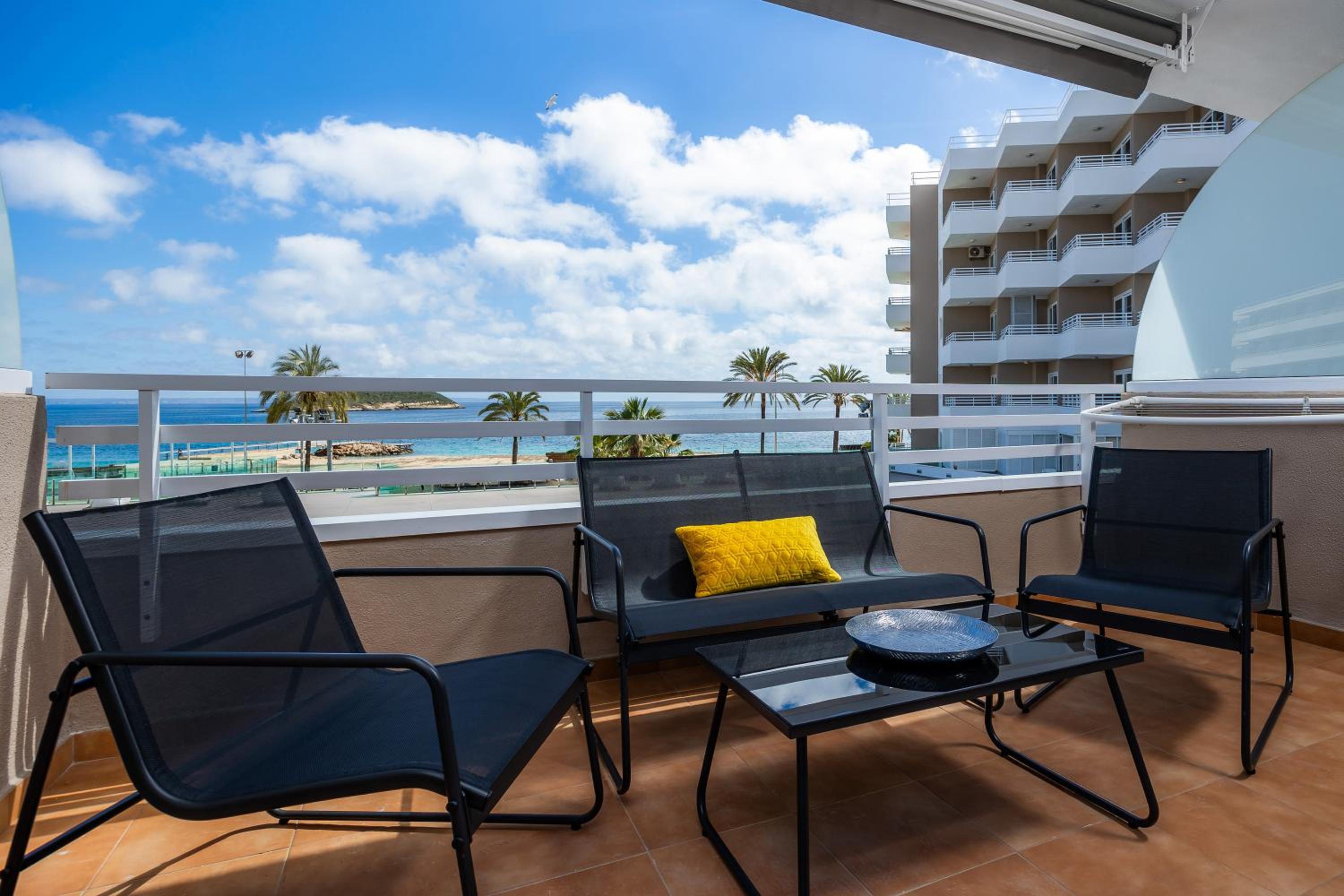 First Line Mediterranean Apartment photo 2