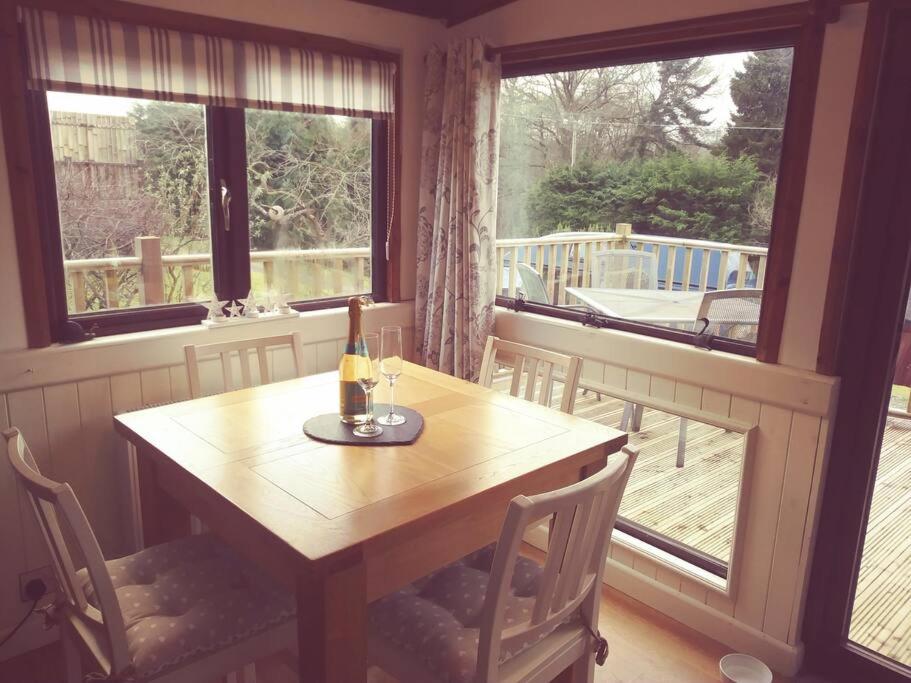 Anne's Lodge Caerberis Holiday Park, dog friendly
