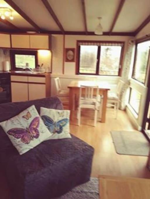 Anne's Lodge Caerberis Holiday Park, dog friendly