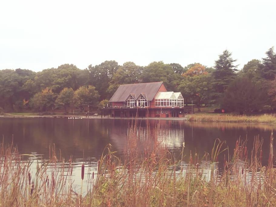 Anne's Lodge Caerberis Holiday Park, dog friendly
