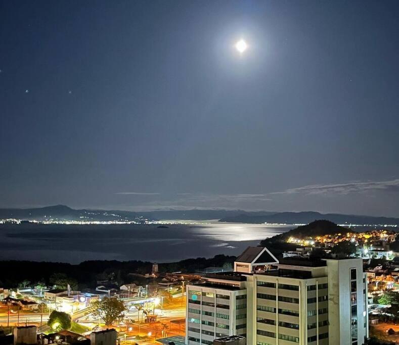 Loft moderno com vista incrível