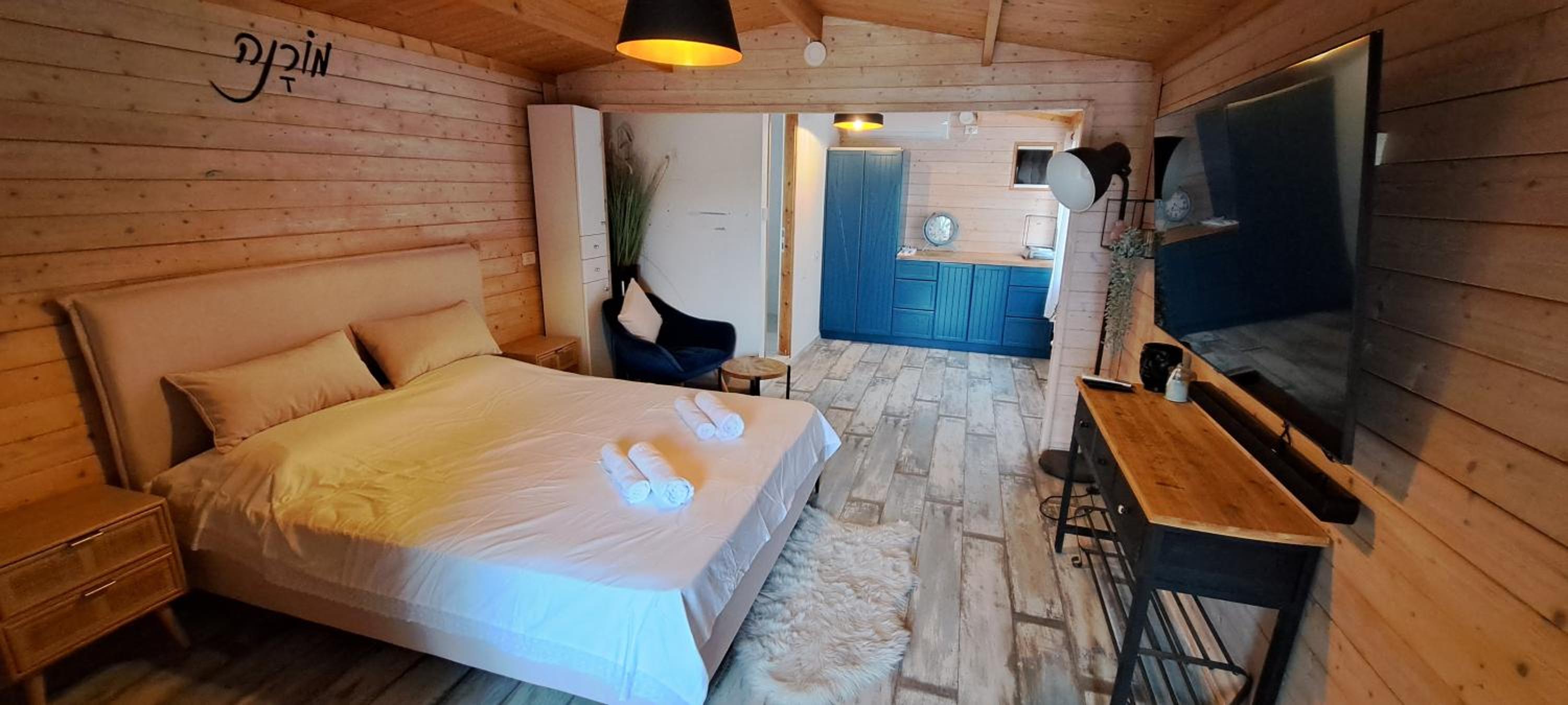 Imbar relaxing wood log cabin view 5