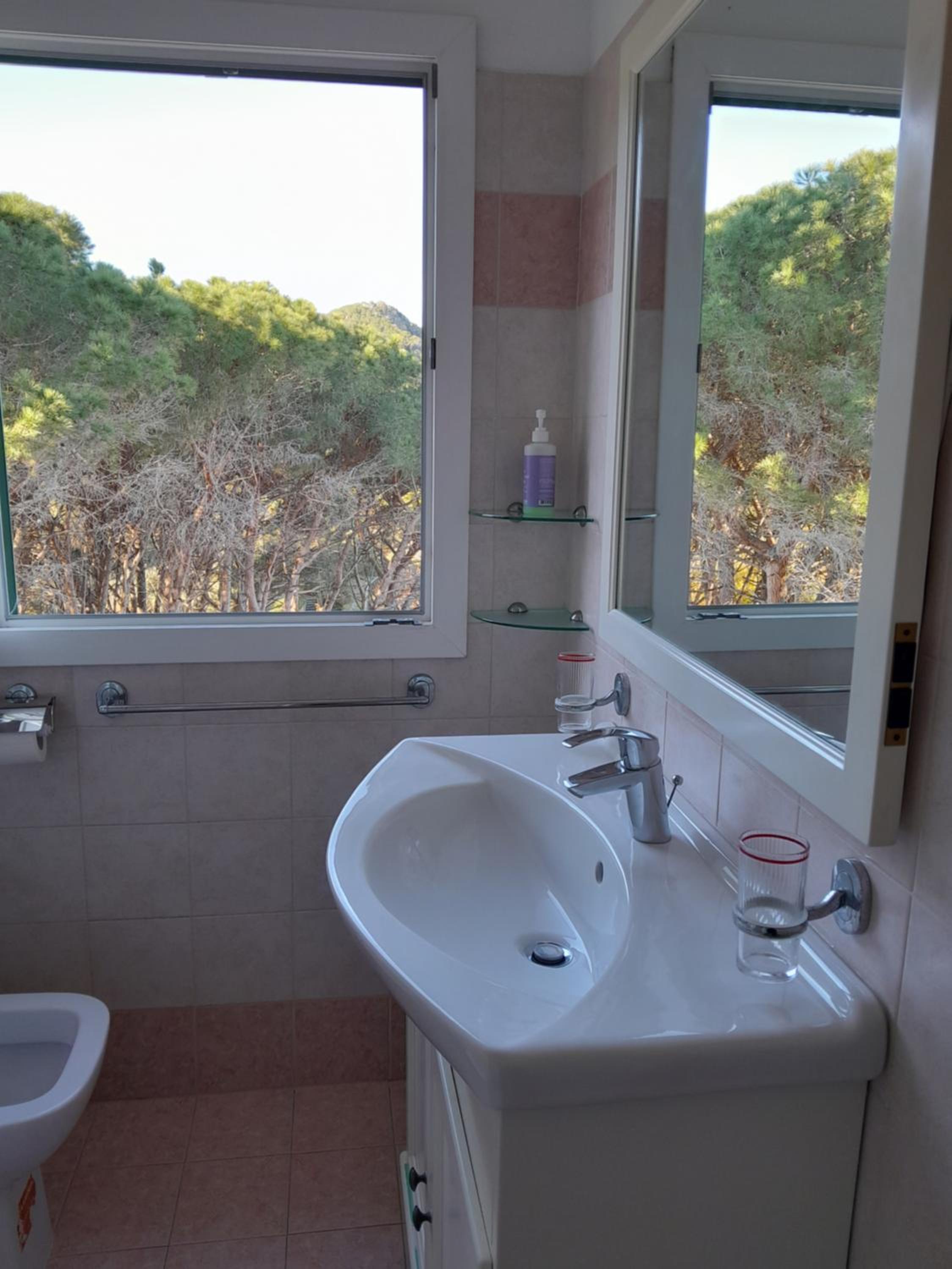 La Sorgente en Portoferraio — bathroom
