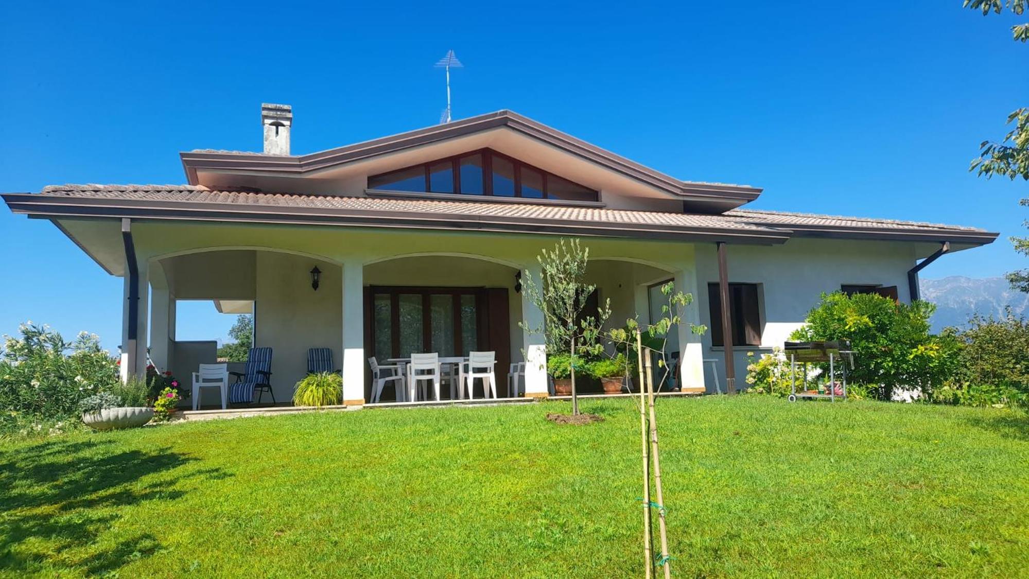 Etage entier independant d une villa , avec terrasse, jardin, 2 a 6 personnes view 2