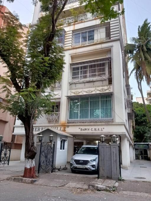Dawn - A Spacious Modern Studio in Bandra at Almeida Park by Connekt Homes view 3