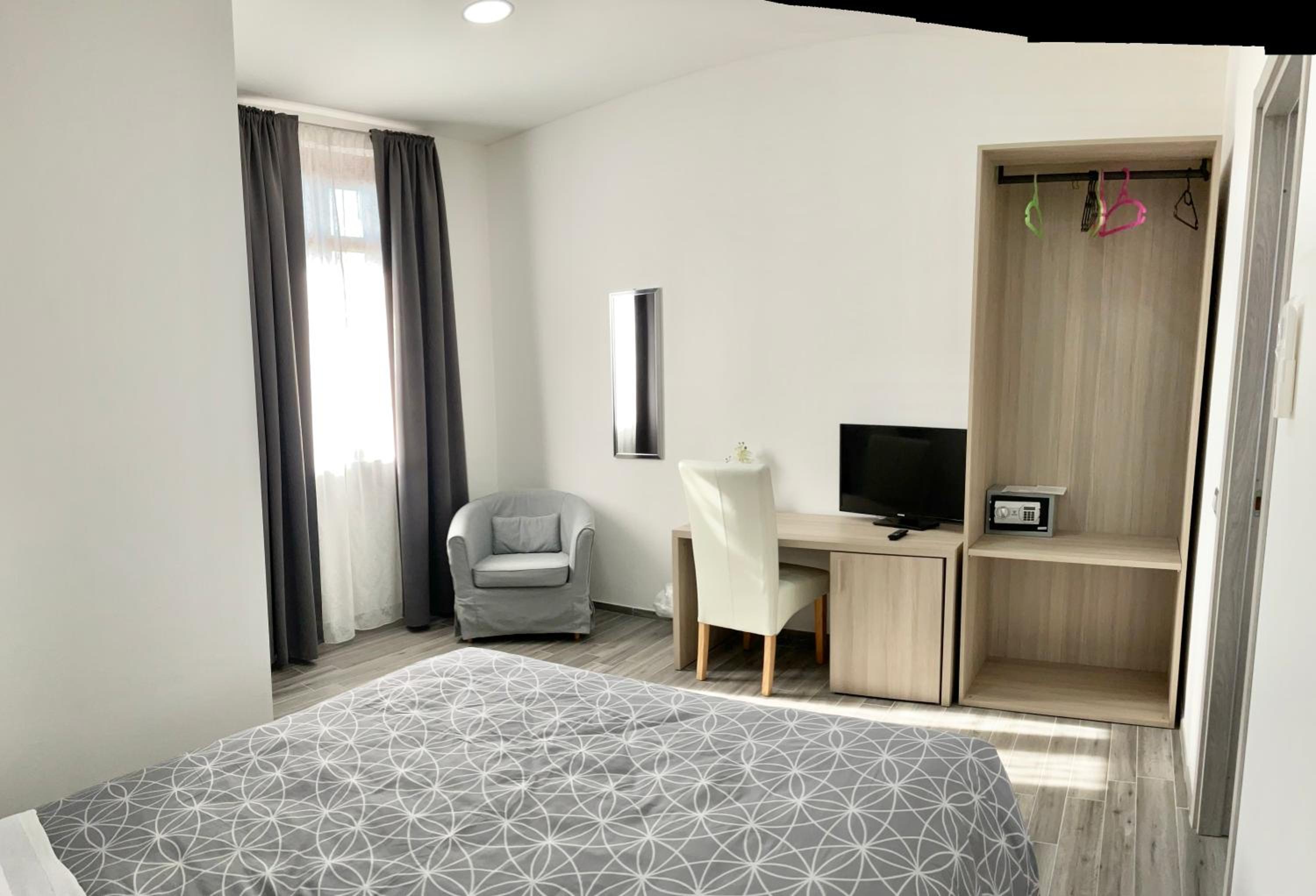 Guest house LangAmore en Bra — hotel room