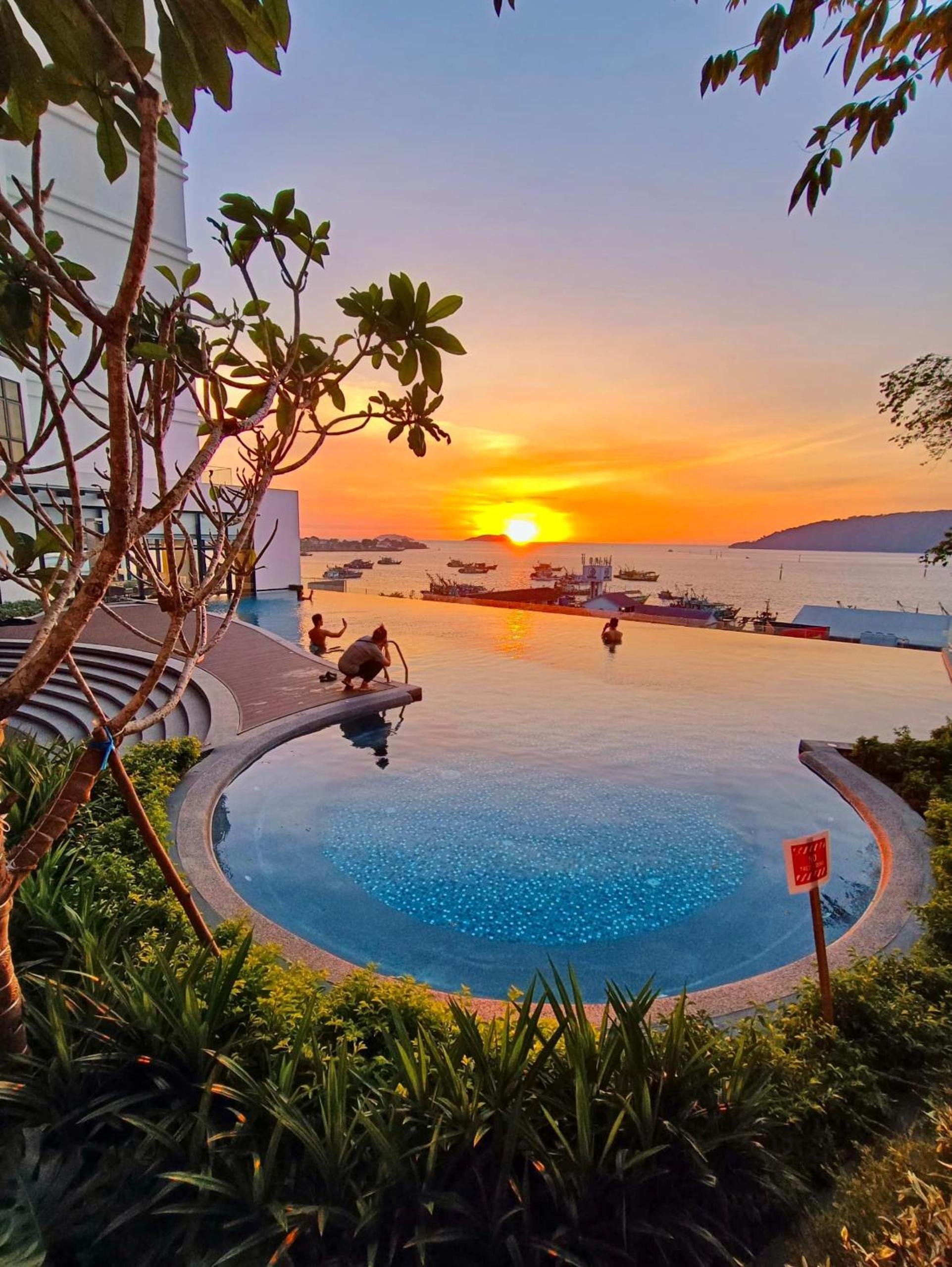 Covesign Suite, The Shore Kota Kinabalu City Centre photo 1