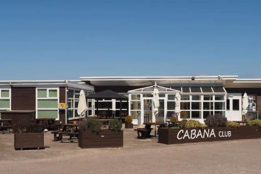 Selsey Country Club, 2 bedroom, 4 berth chalet view 4