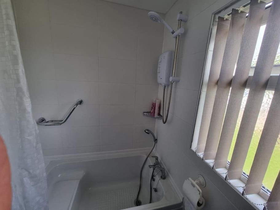 Selsey Country Club, 2 bedroom, 4 berth chalet view 5