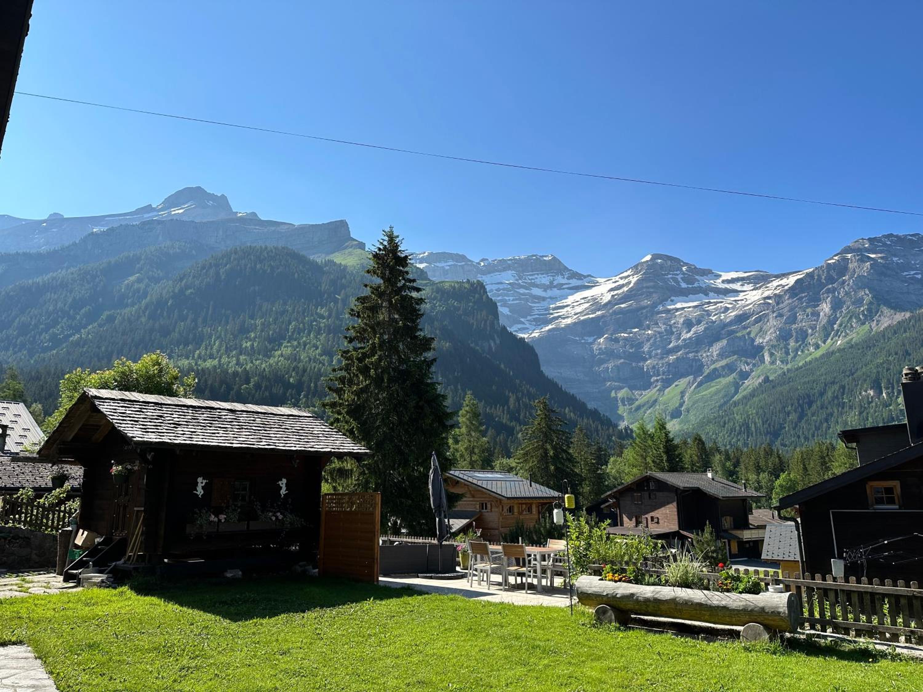 1 room apt, kitchen, patio, in beautiful chalet
