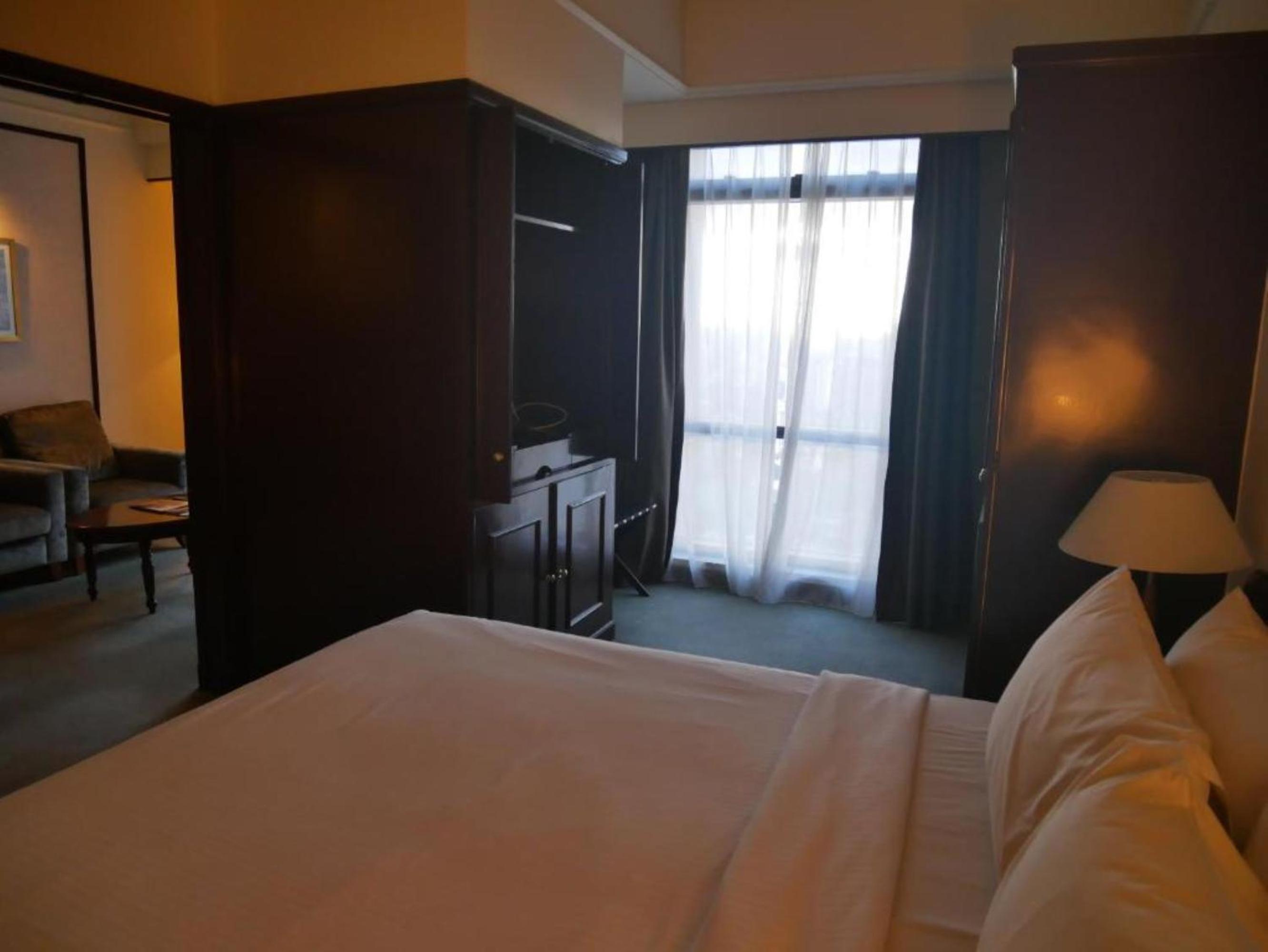 White Suite At Times Square