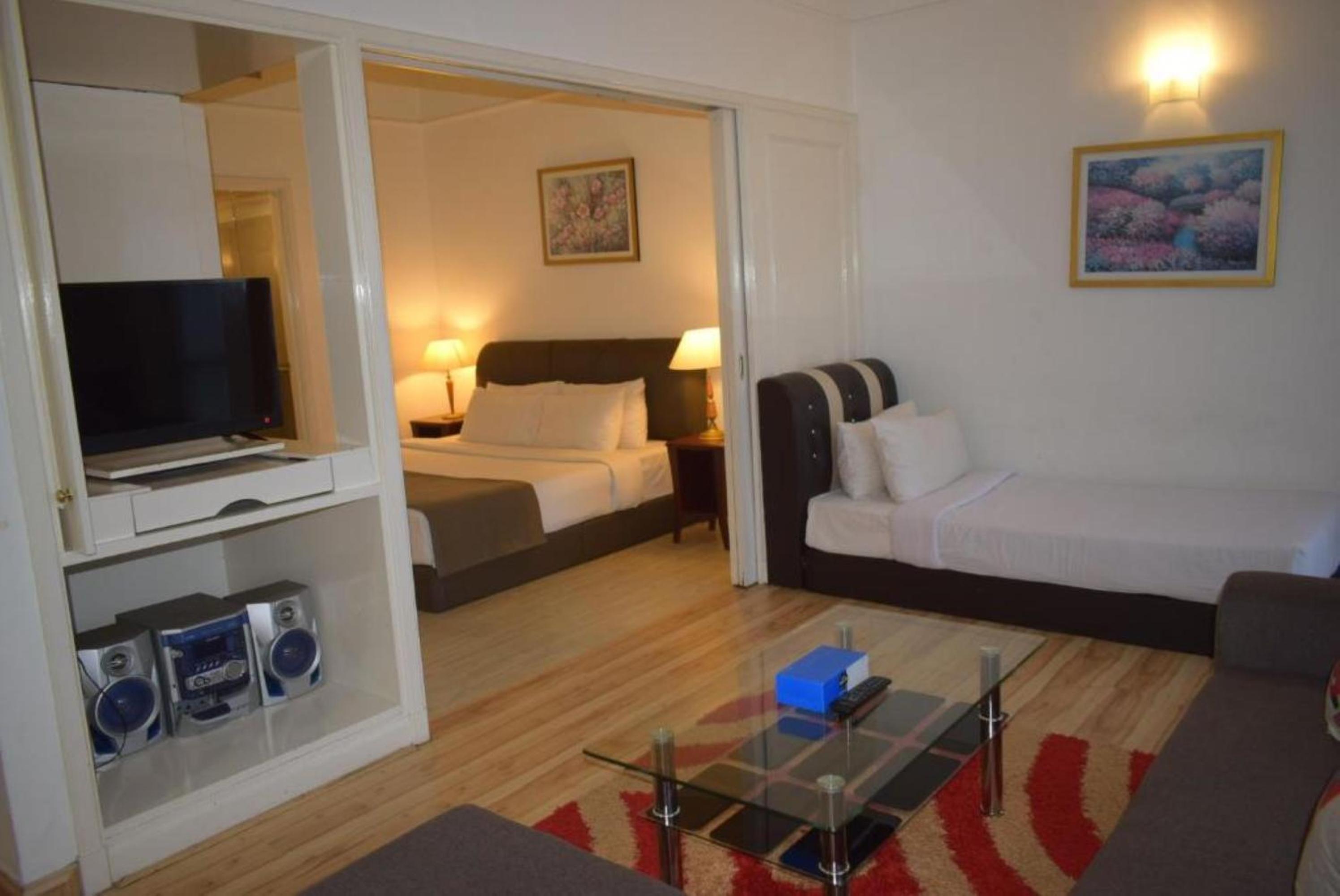 White Suite At Times Square