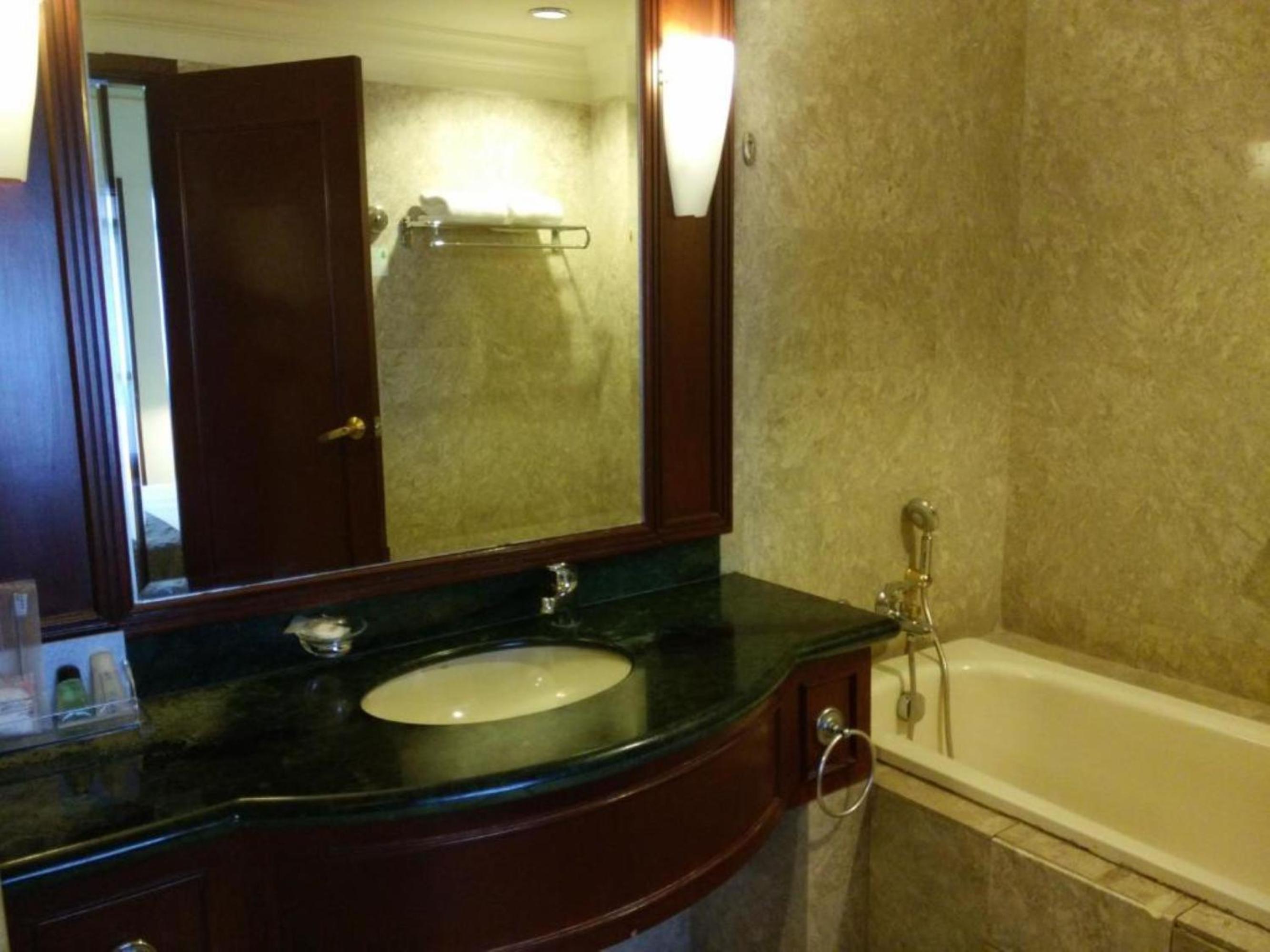White Suite At Times Square