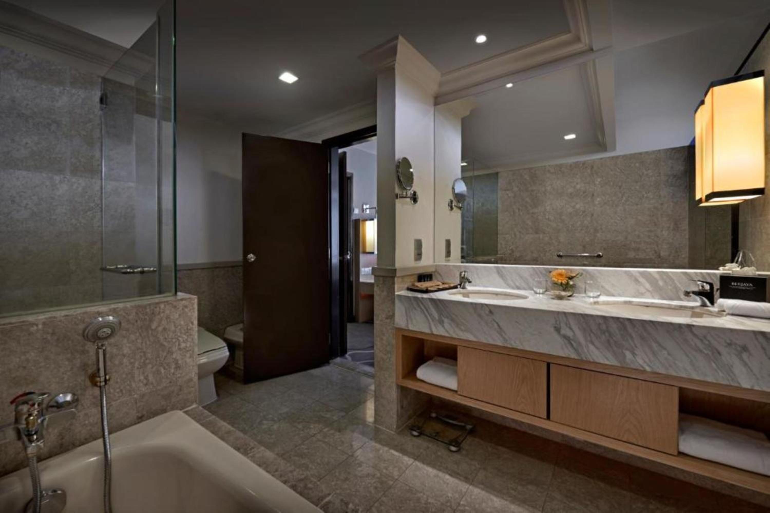 White Suite At Times Square