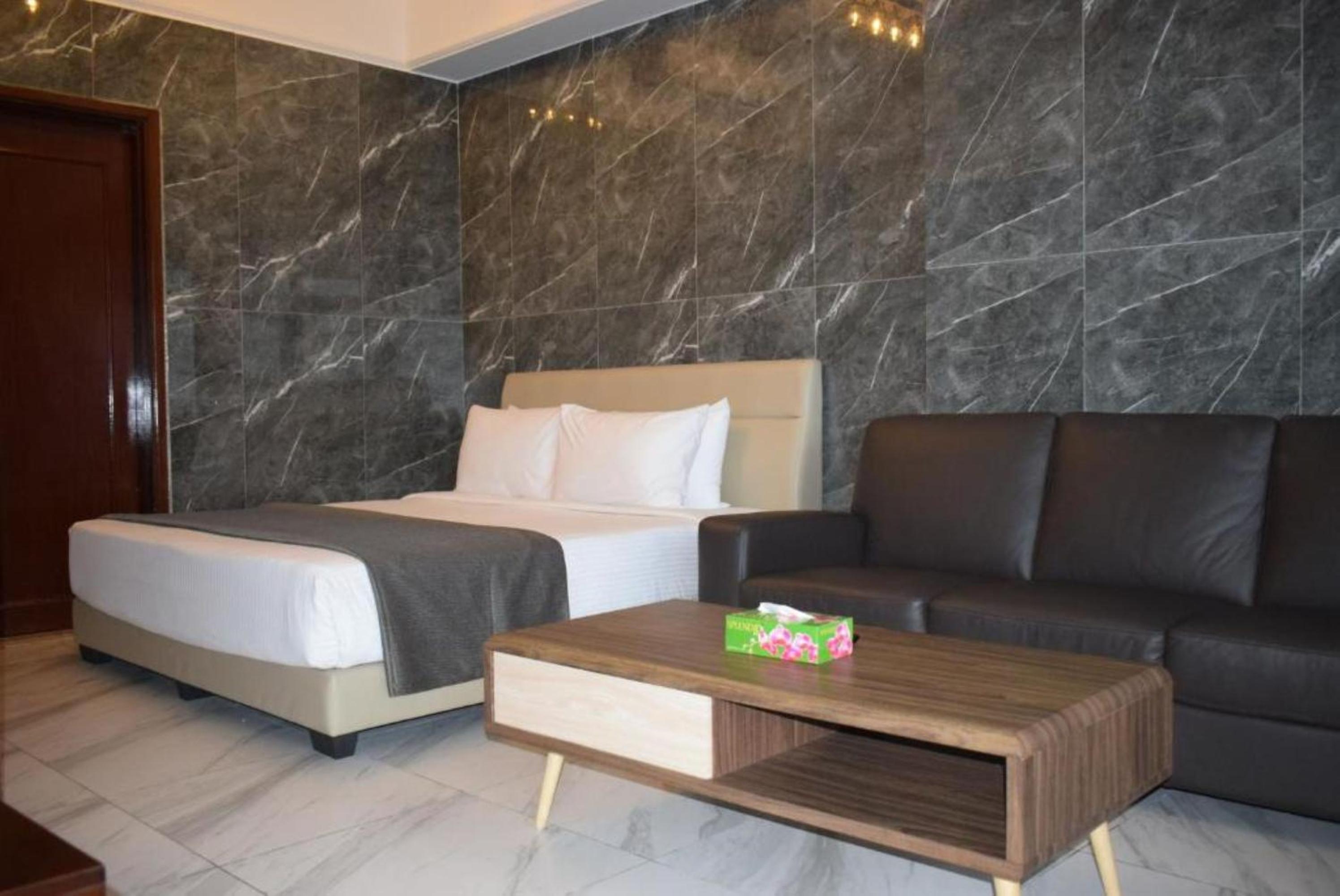 White Suite At Times Square