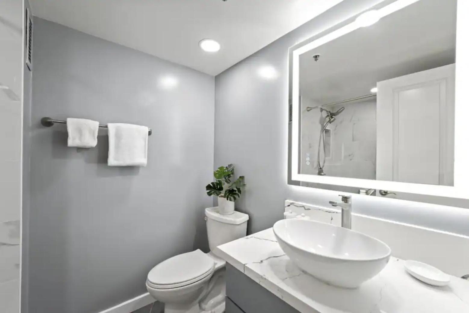 High Floor Marine Surf #2106 - Parking Included