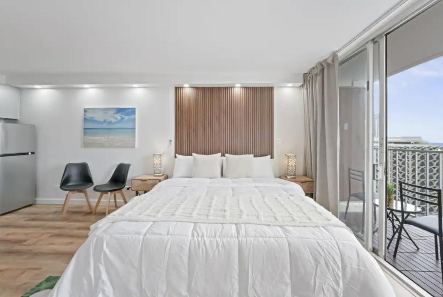 High Floor Marine Surf #2106 - Parking Included