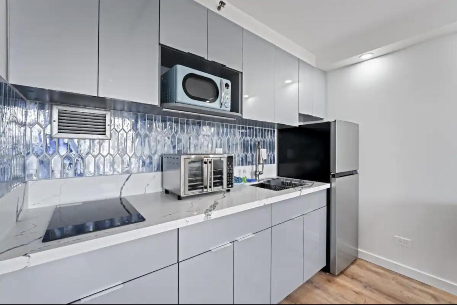 High Floor Marine Surf #2106 - Parking Included