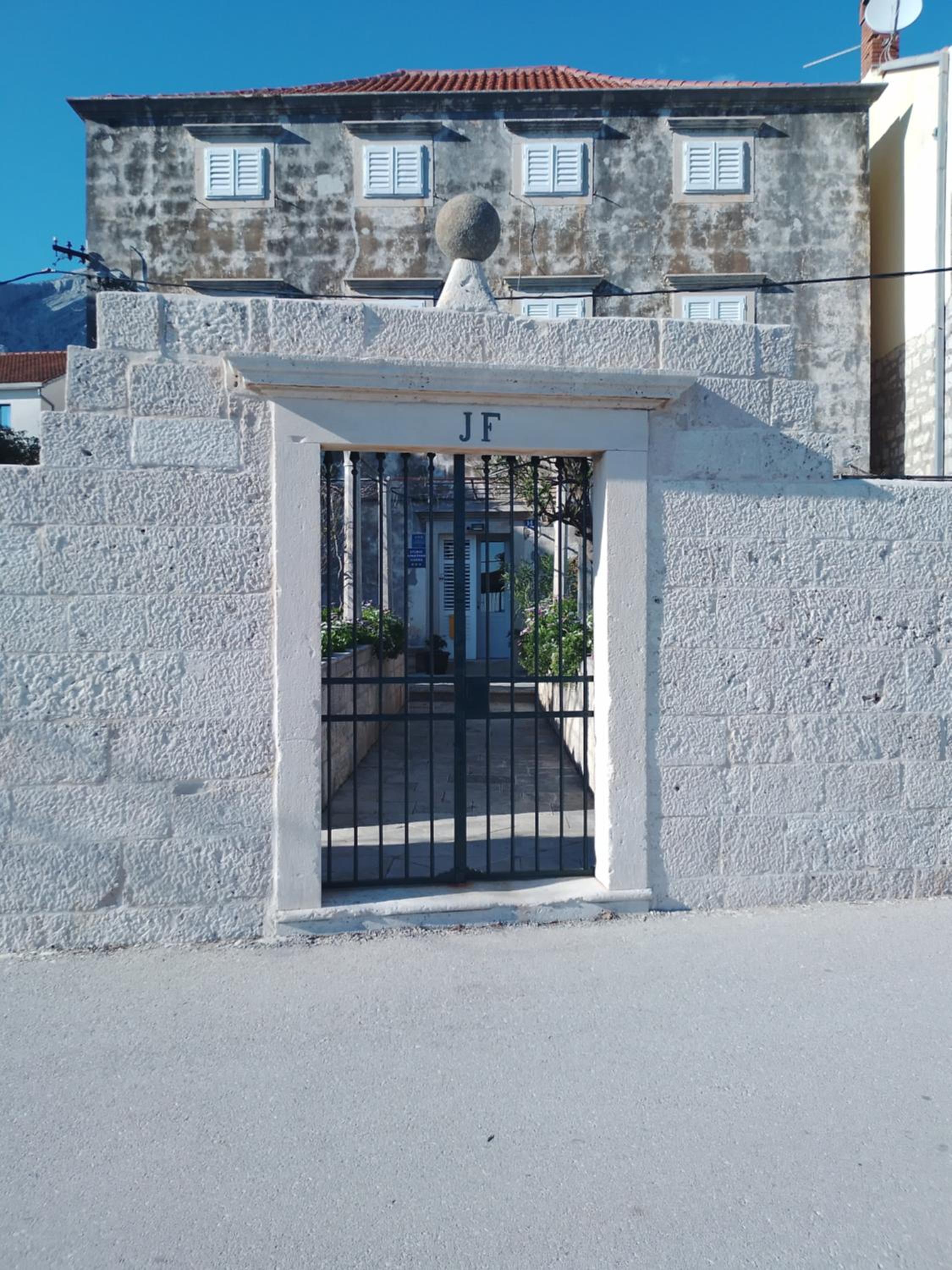 Photo 11