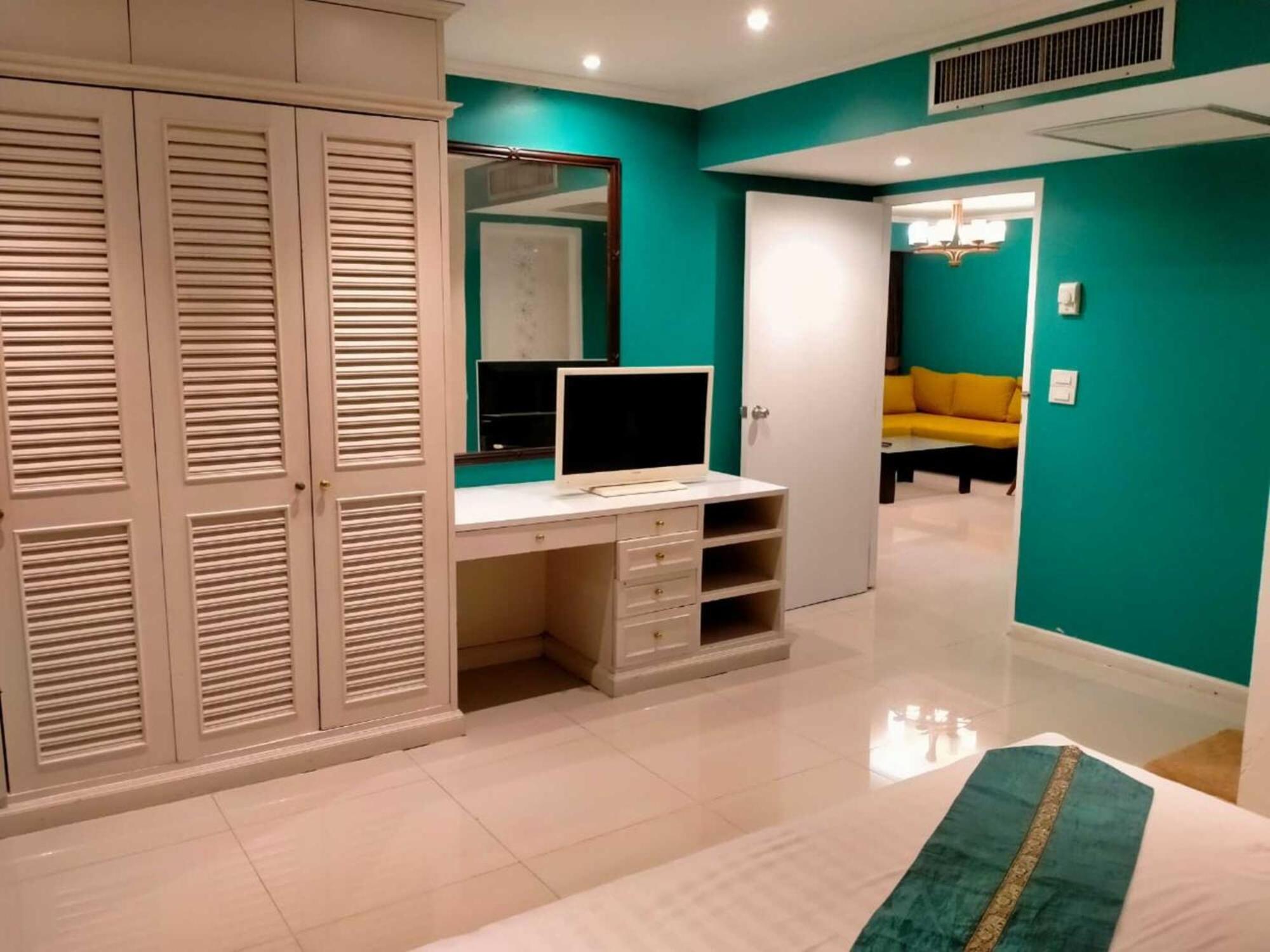 Fully Furnished Omni Tower Apartments Nana - Sukhumvit soi 4