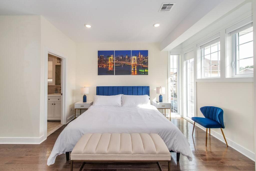 Chic Condo-NYC@Fingertips view 2