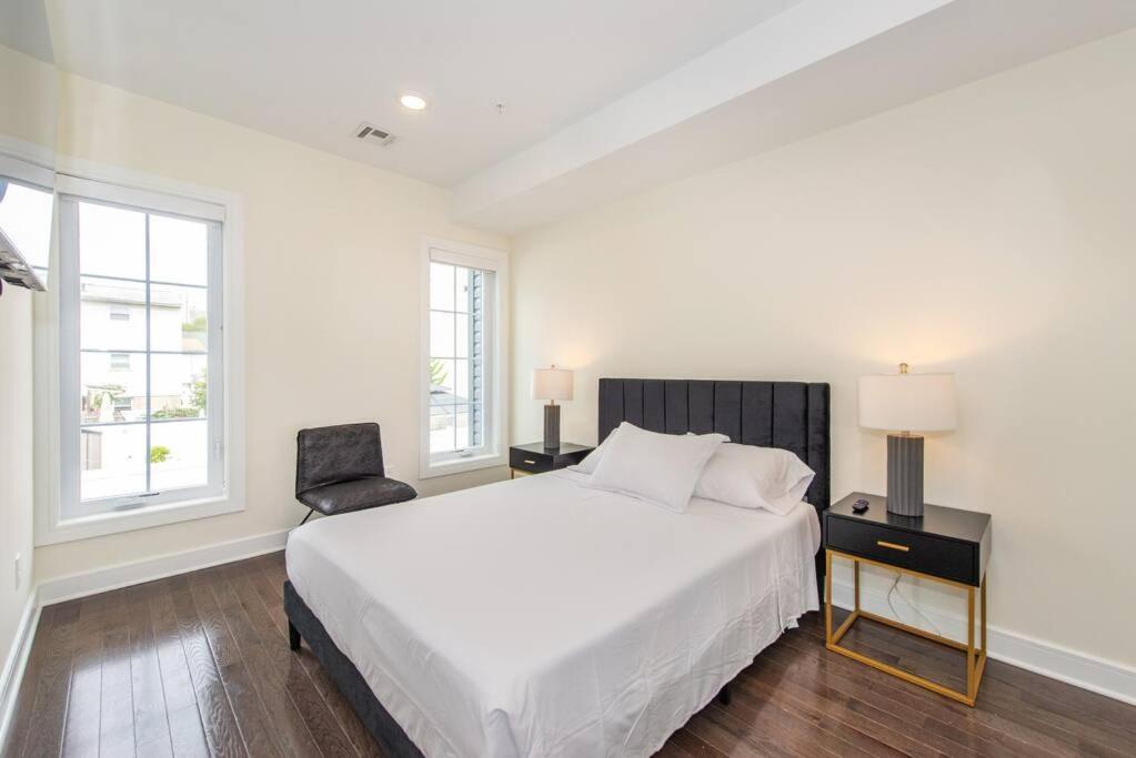 Chic Condo-NYC@Fingertips view 4