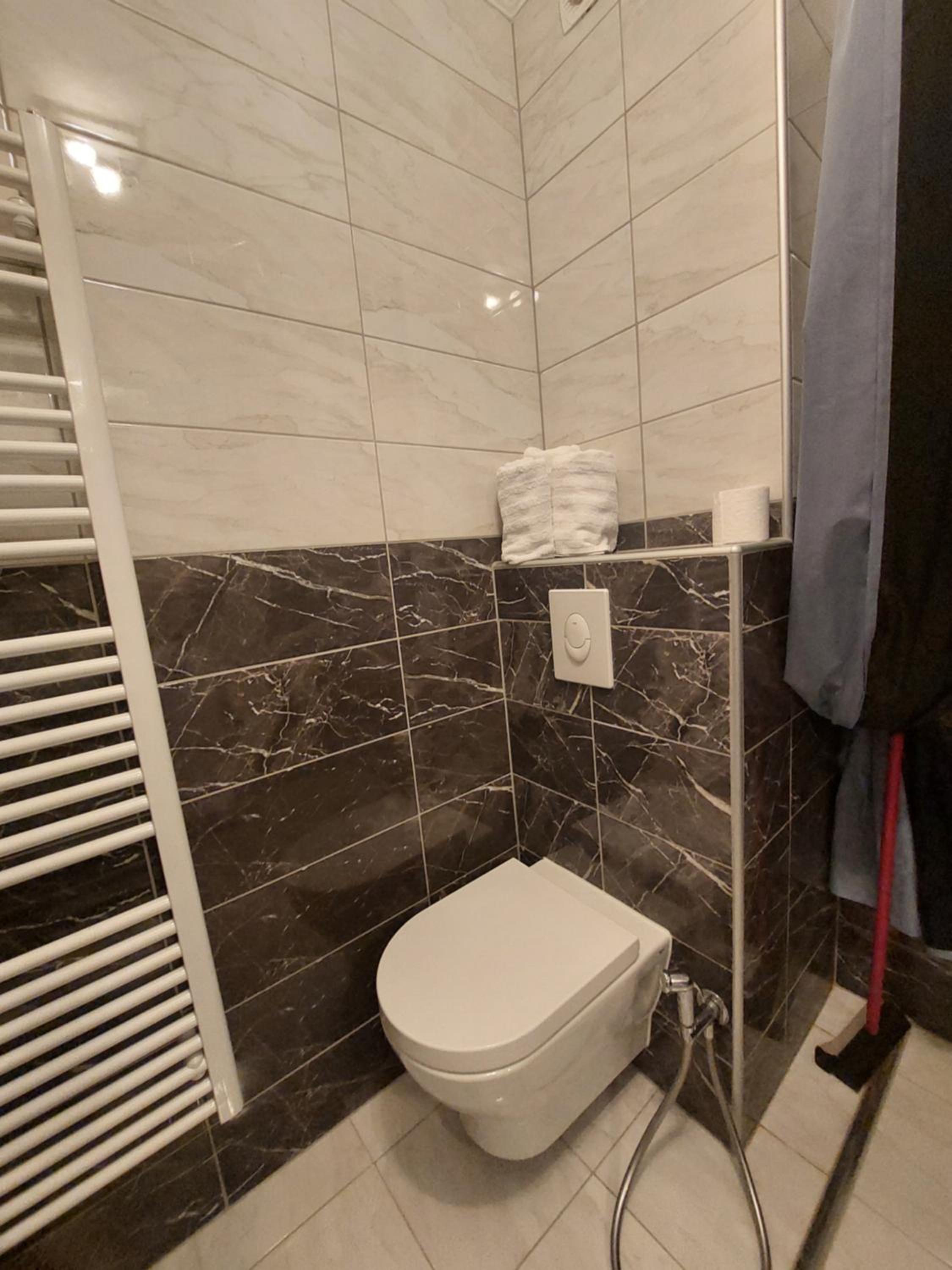 APARTMAN ADI