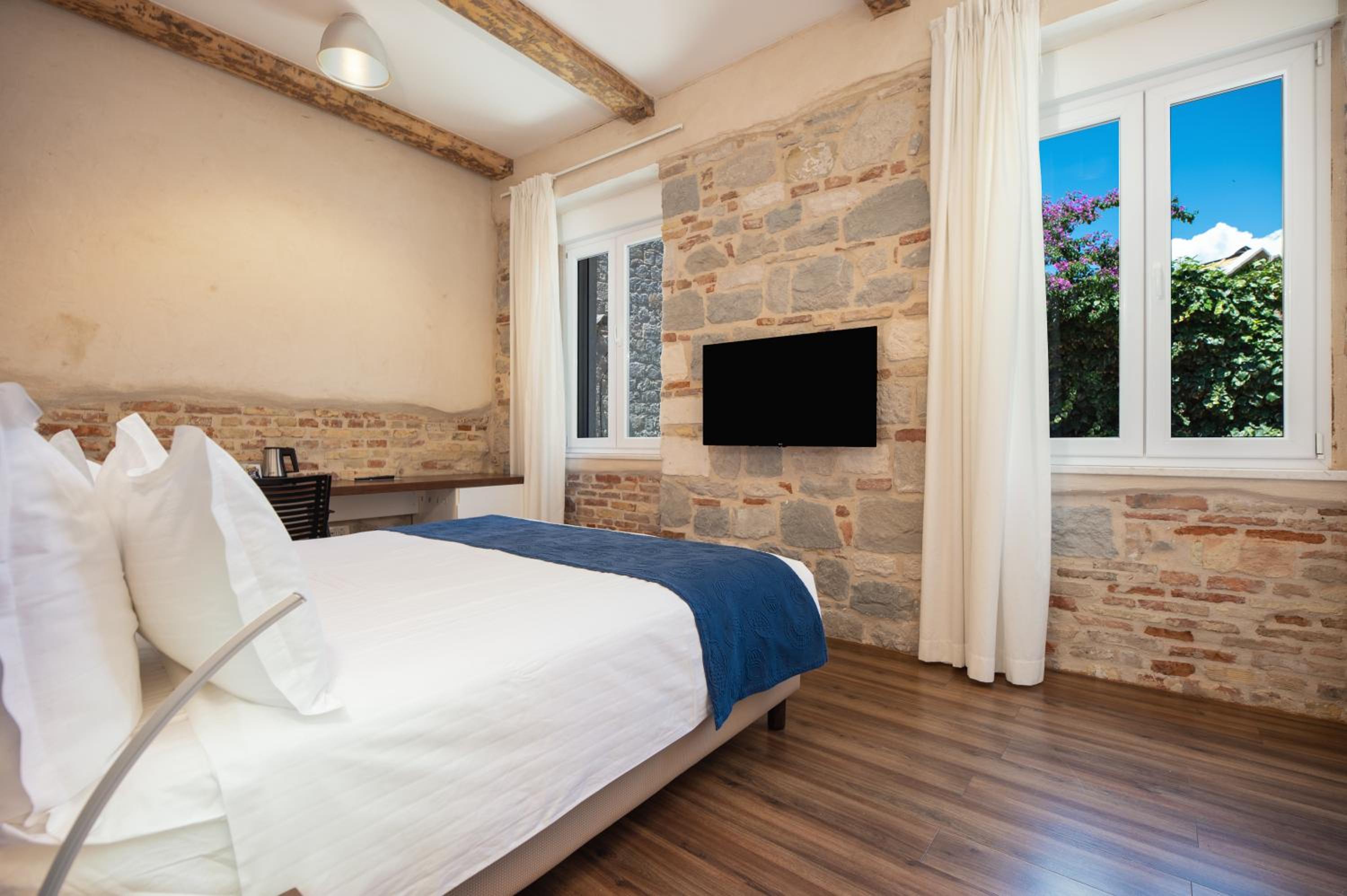 Azur Palace Luxury Rooms photo 59 of 116