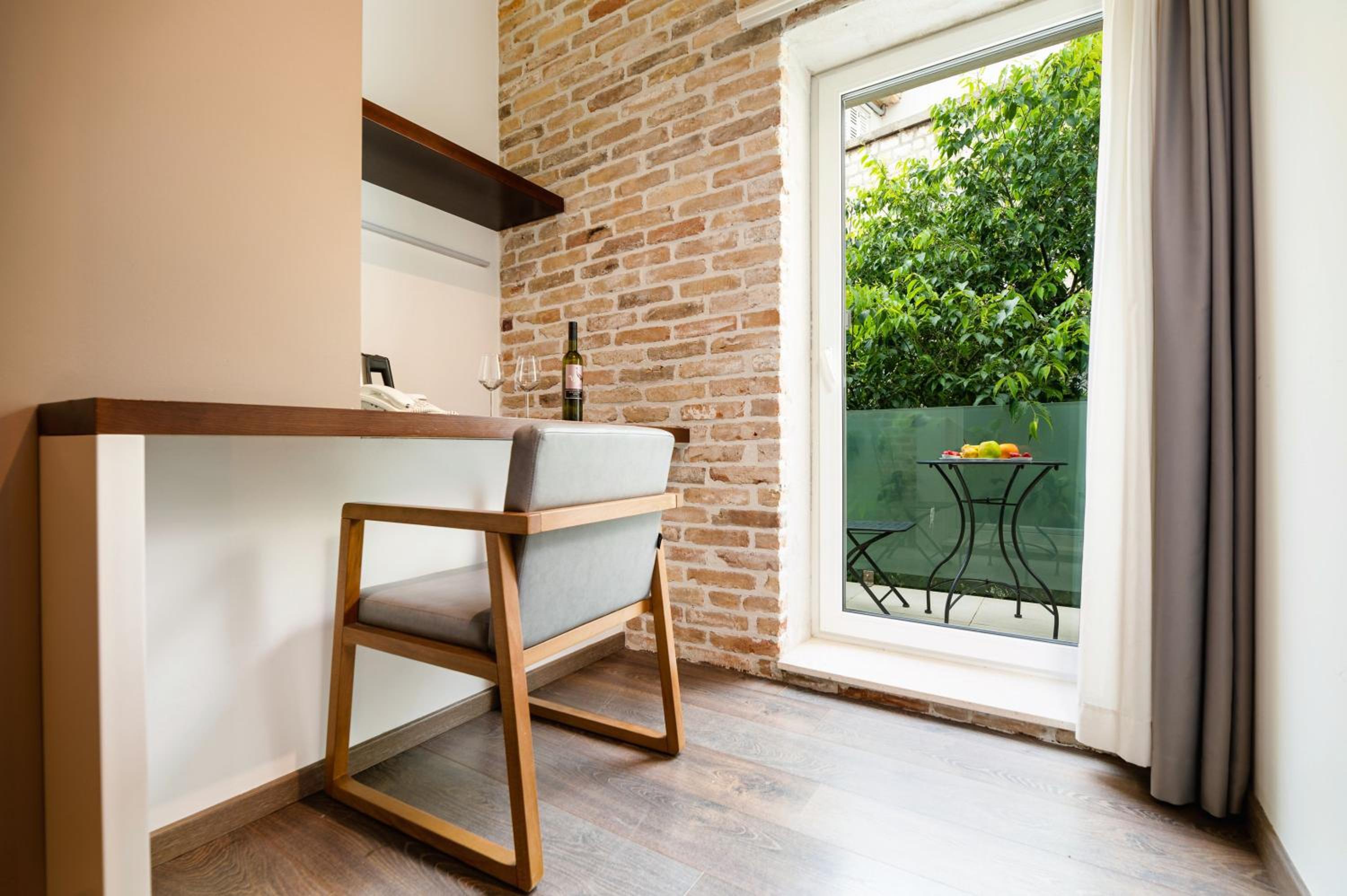 Azur Palace Luxury Rooms en Split — balance & terrace