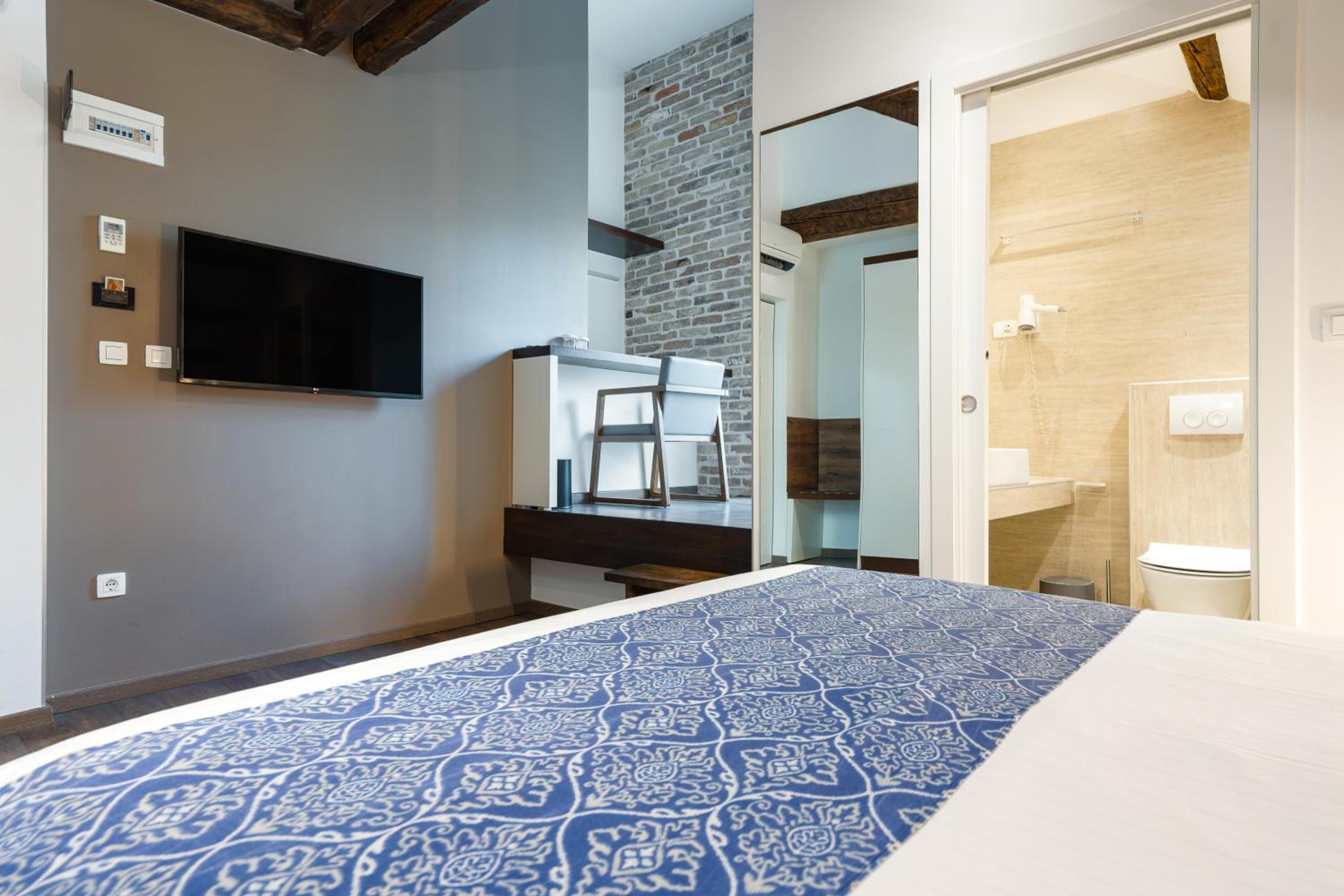 Azur Palace Luxury Rooms photo 18 of 116