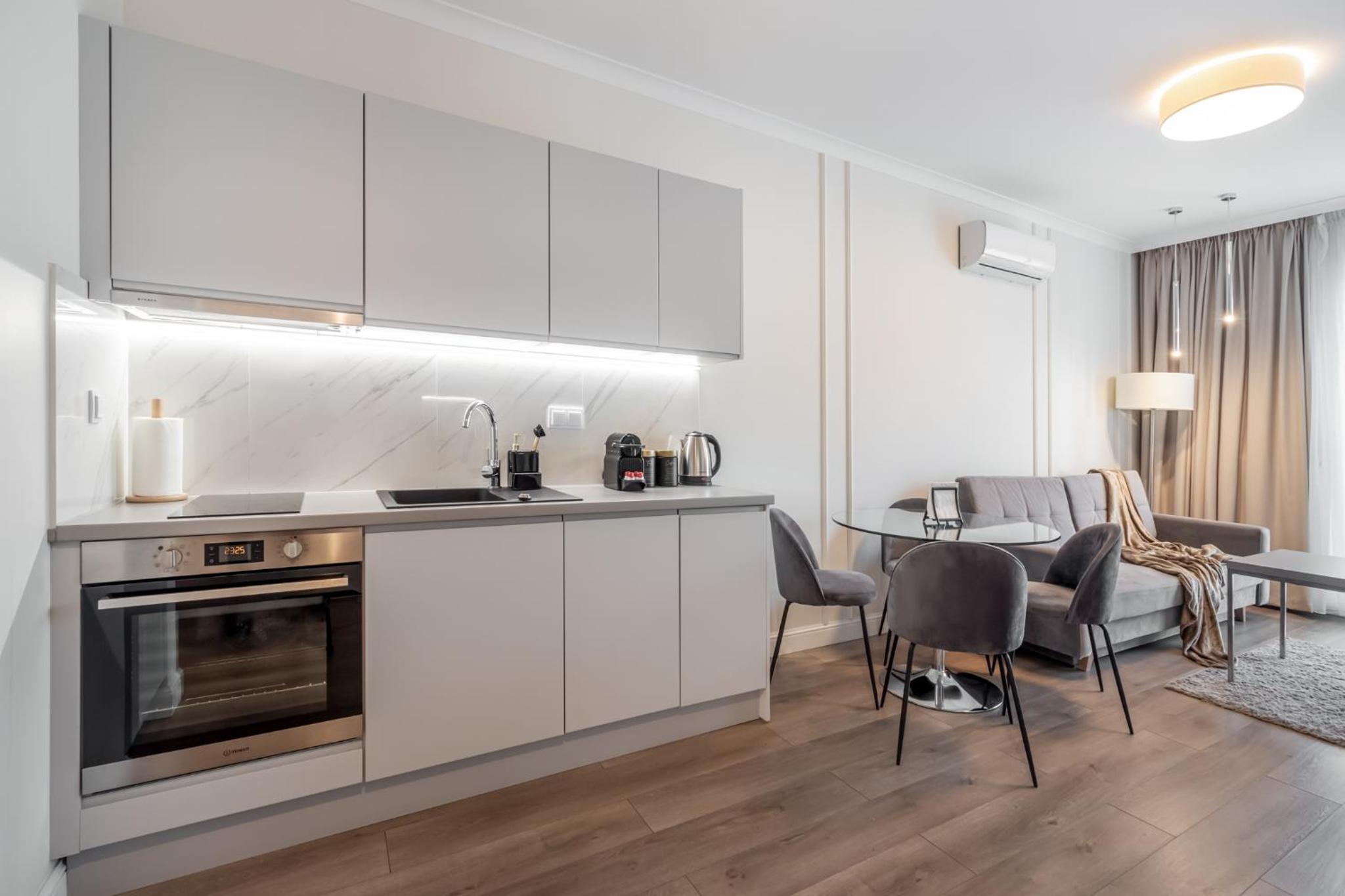 Golden Apartments Warsaw - Elegant & Sunny, Siedmiogrodzka 3