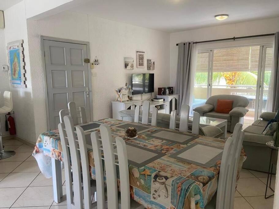 Magestique 3 beds summer vacation private apartment with large pool and garden near the beach flic en flac view 4