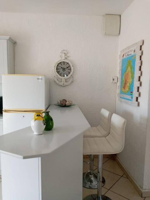 Magestique 3 beds summer vacation private apartment with large pool and garden near the beach flic en flac view 5