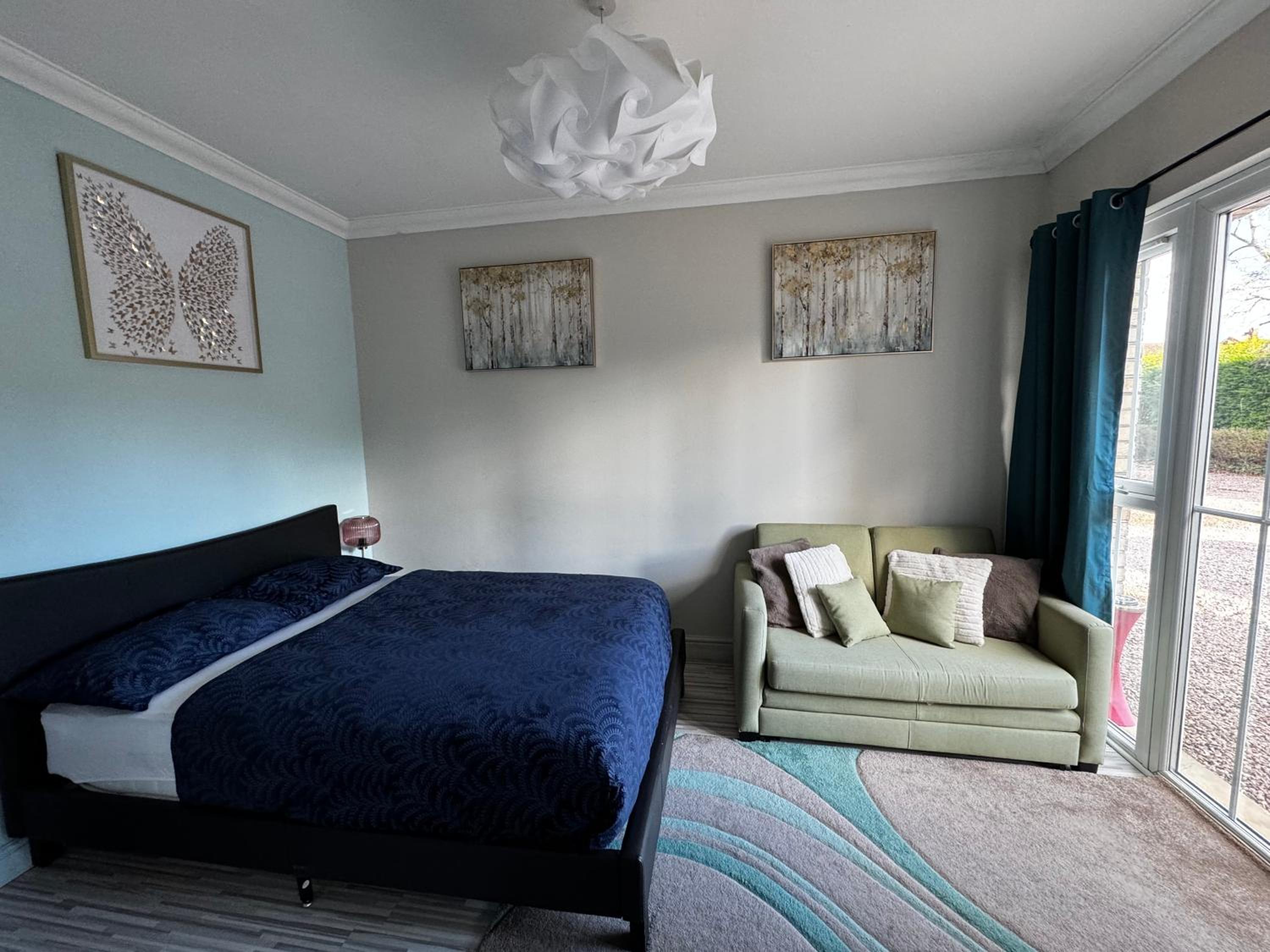 Adorable one-bed place in Cambridgeshire view 5