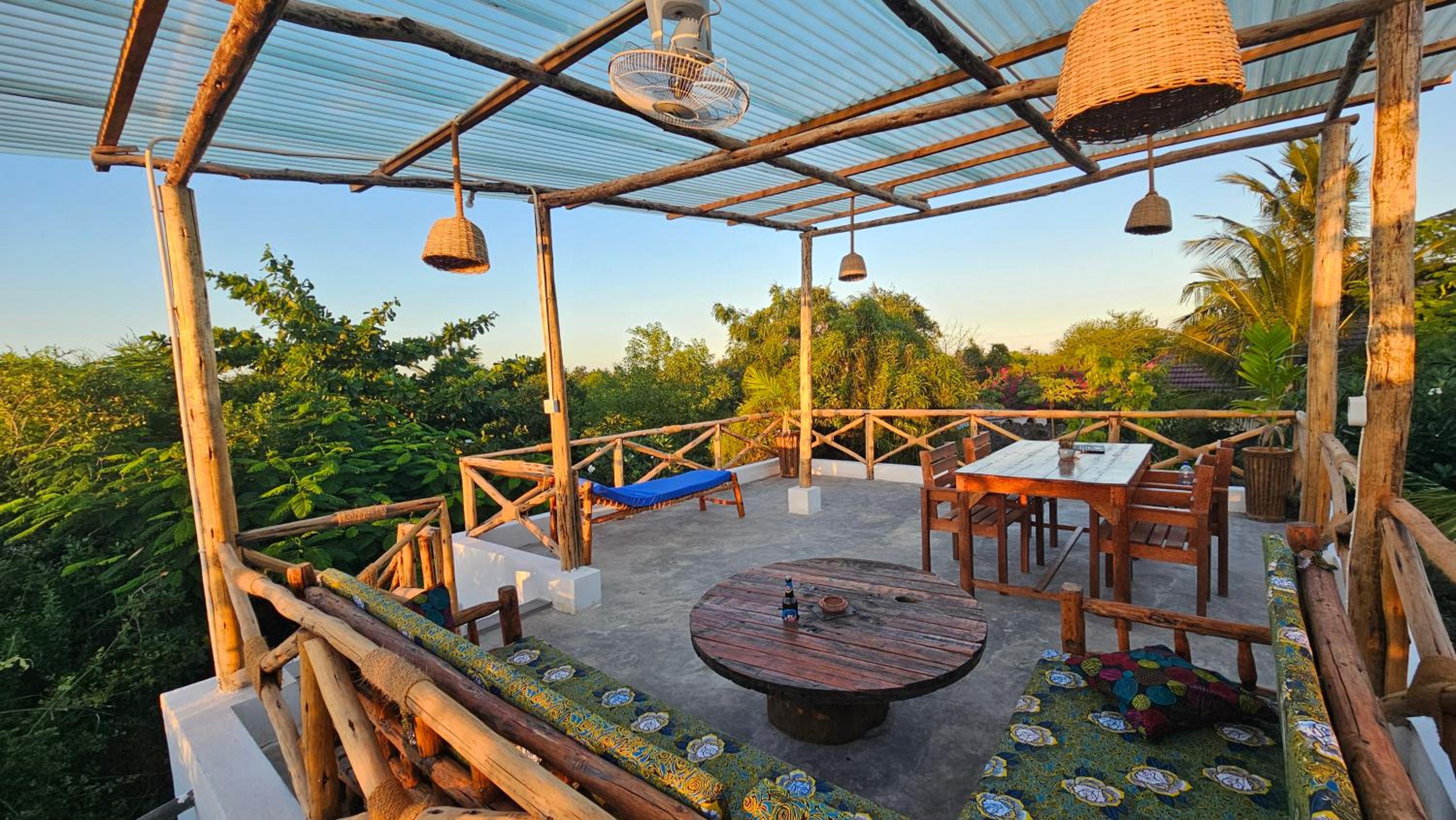 Cozy Bungalow - Garden, Terrace, Rooftop, Beach