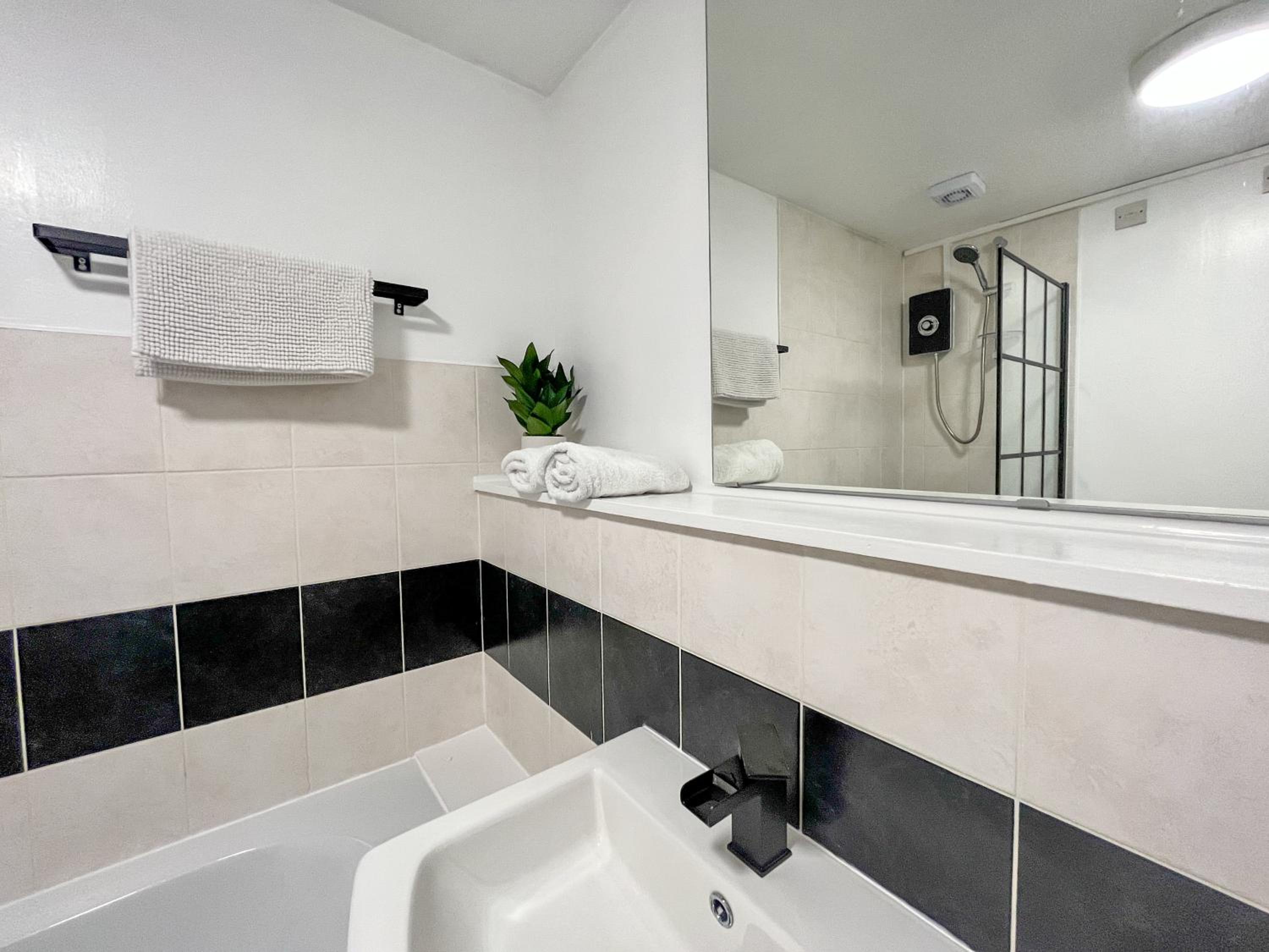 Stunning Central Flat w/ Parking