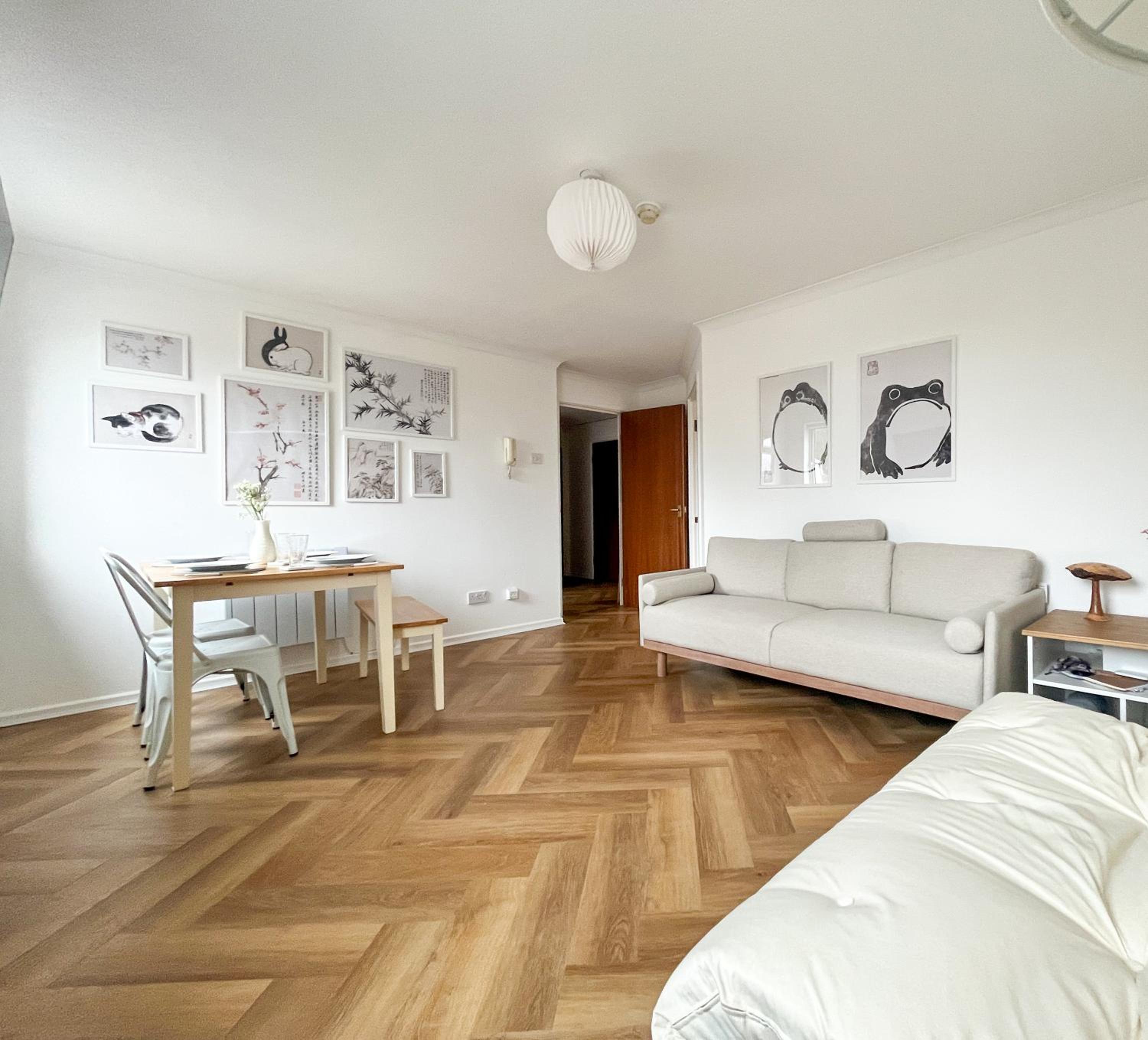 Stunning Central Flat w/ Parking