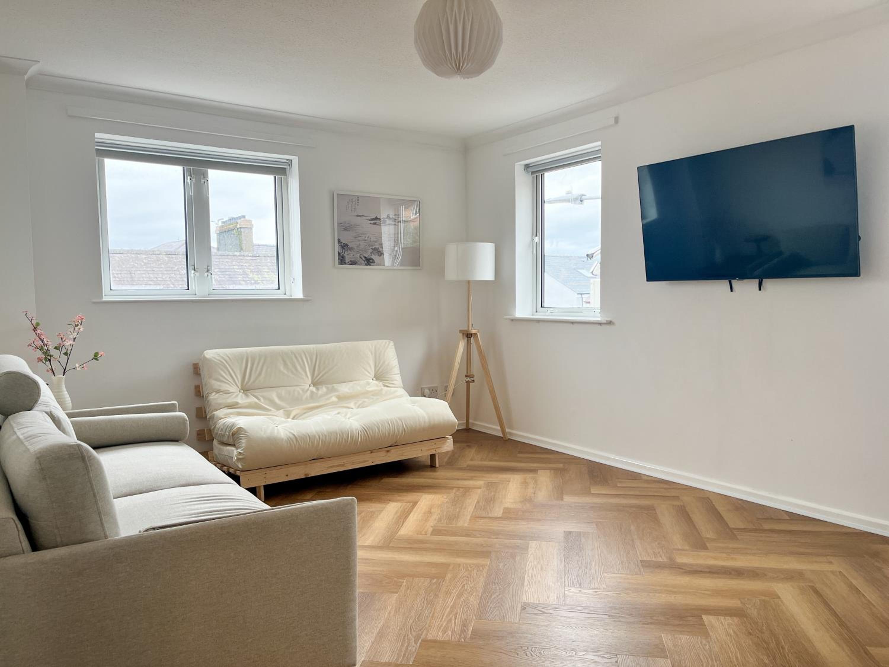 Stunning Central Flat w/ Parking