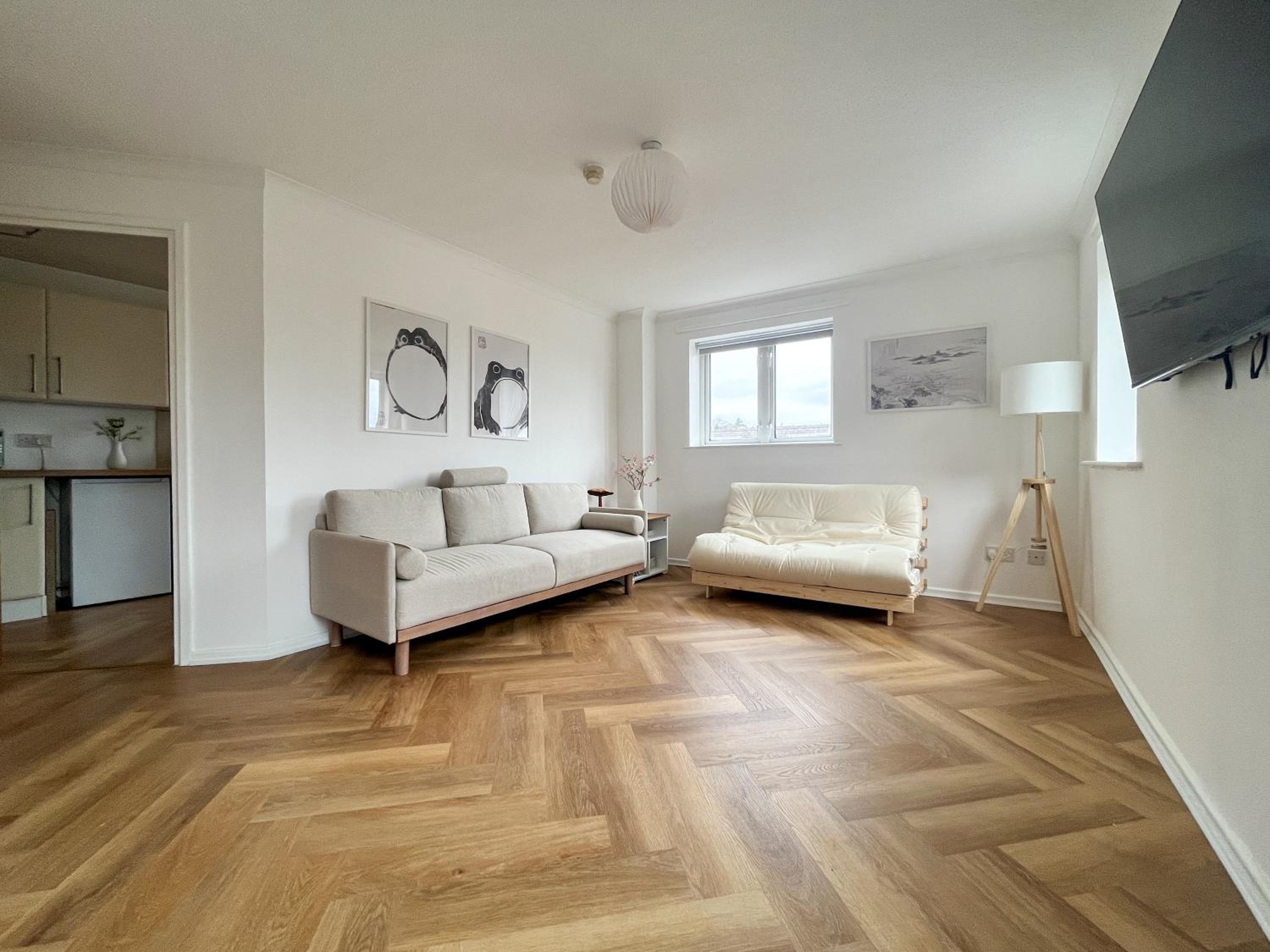 Stunning Central Flat w/ Parking