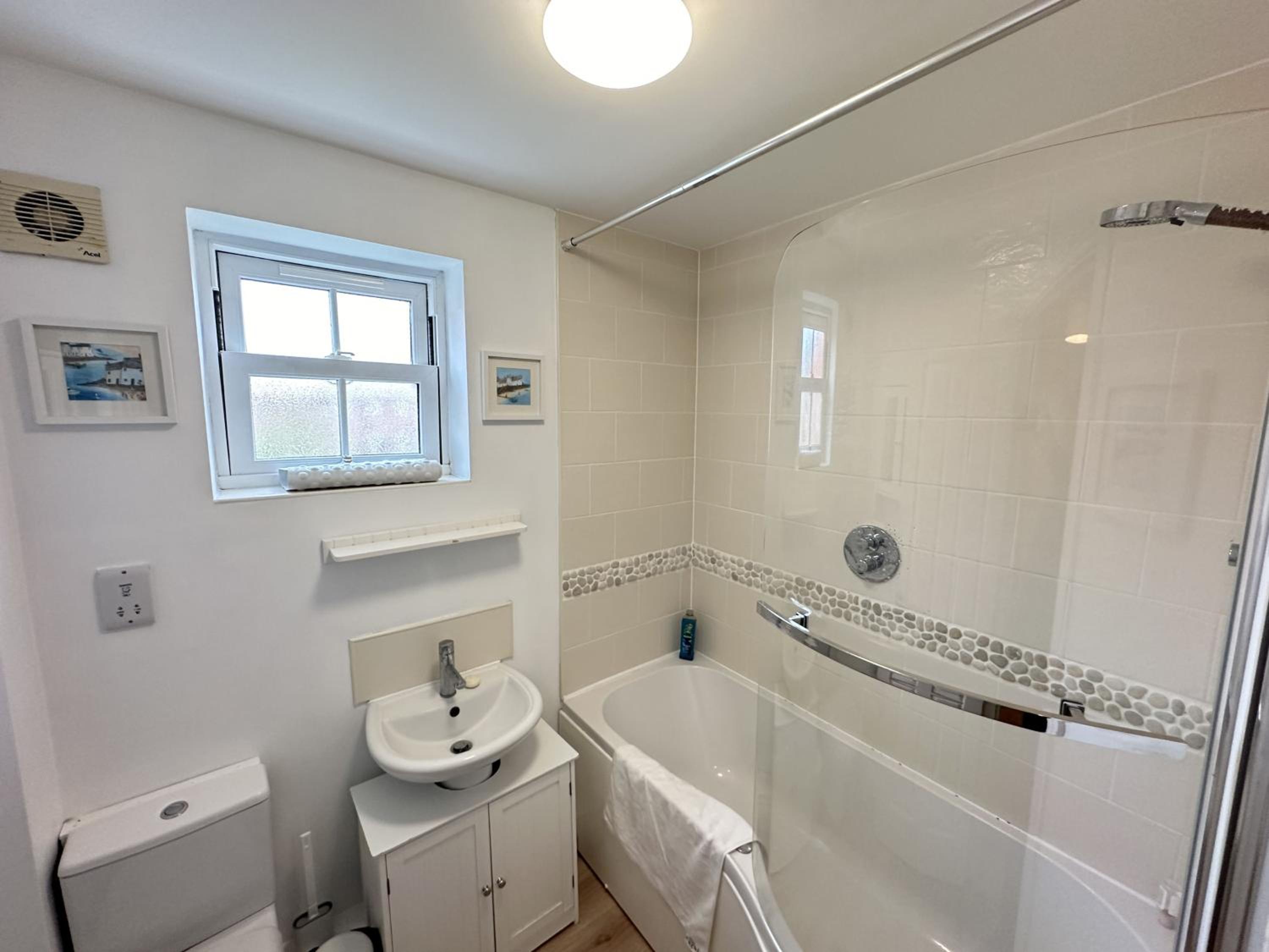 Arthurs Escape - Part of the The Bay Filey Holiday Village with pool, gym and direct beach access, pub, restaurant, tennis and meadows walks